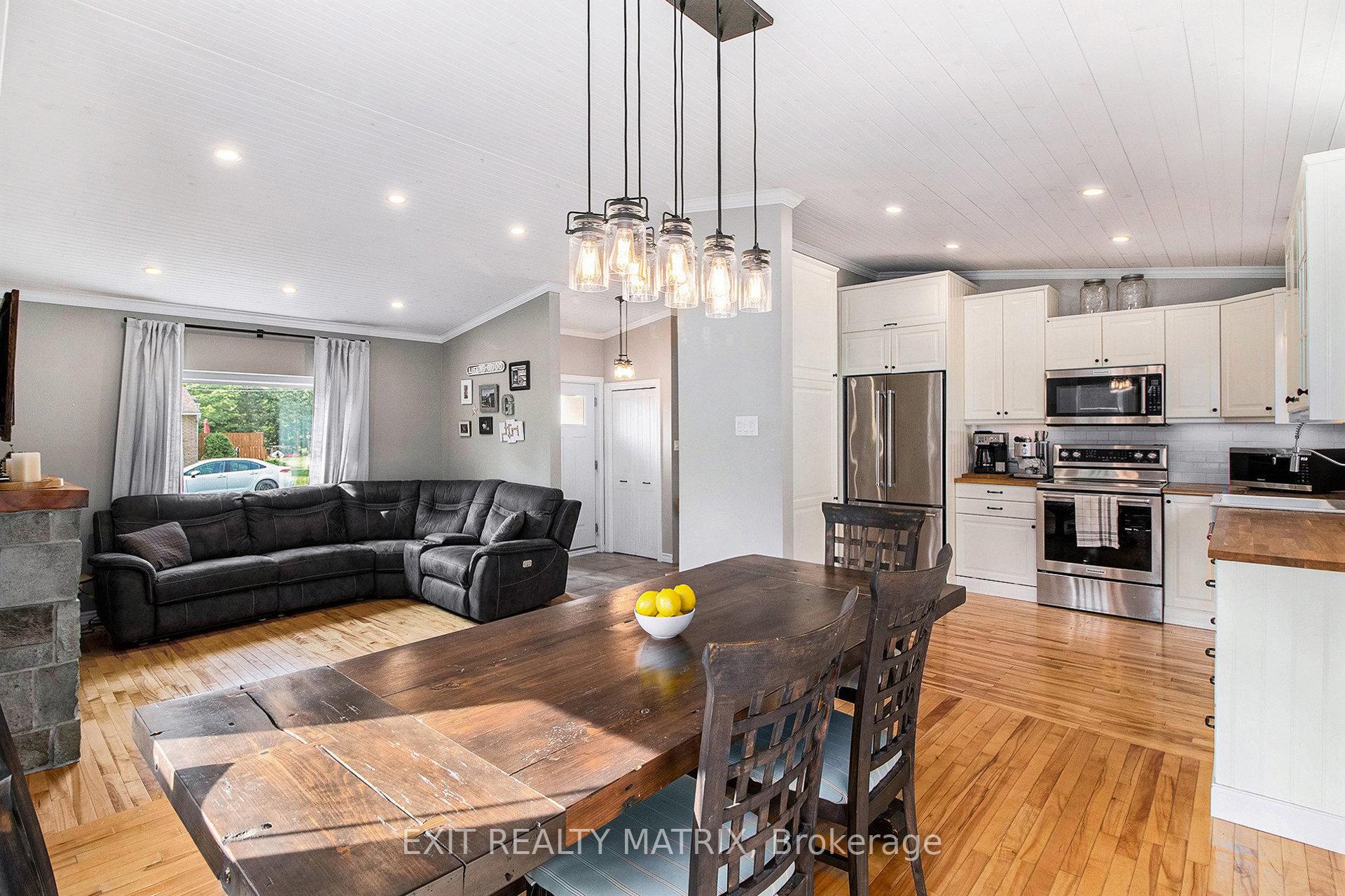 Photo 5 of 24 Ste Therese Boulevard, Embrun — HOMEH