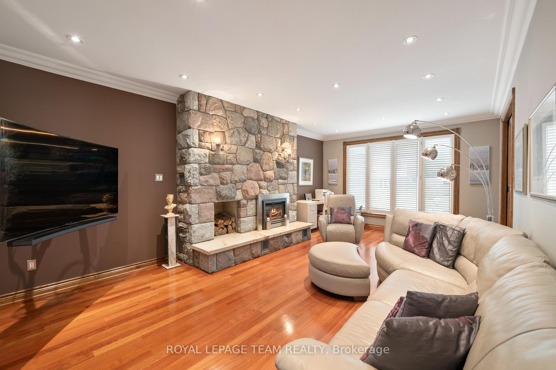 Photo 12 of 16 Jeremiah Place, Ottawa, Sheahan Estates/Trend Village — HOMEH