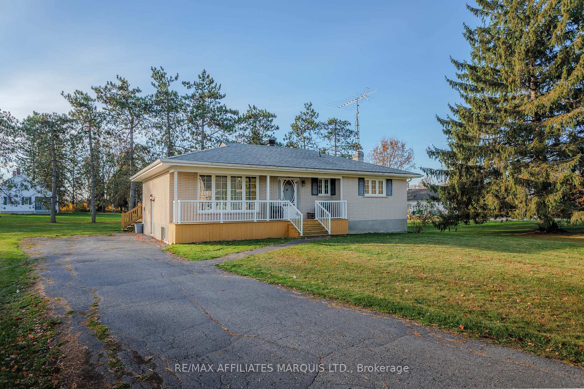 Front of 19732 John Street