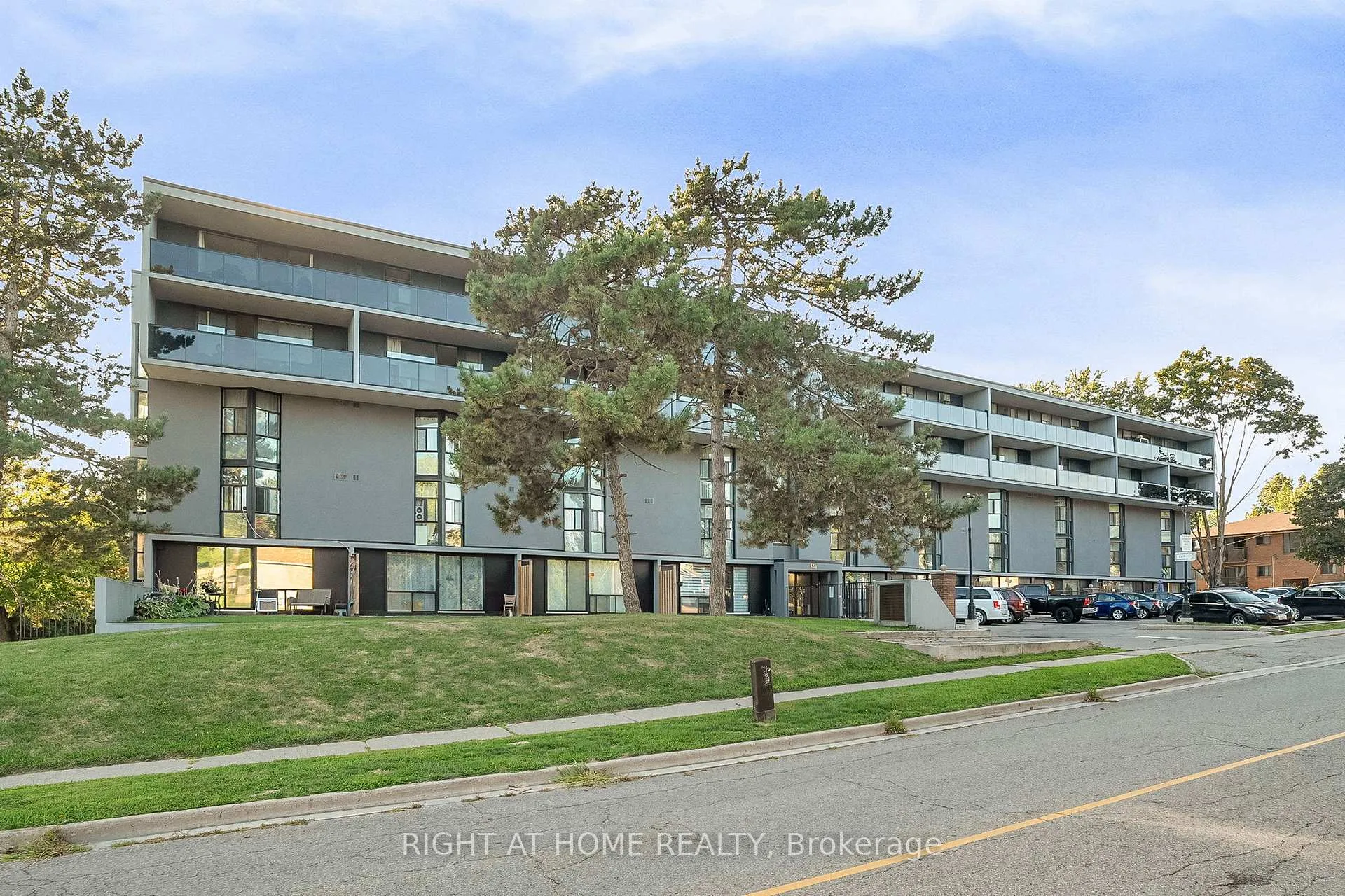 Photo 3 of Unit 110, 454 Centre Street S, Oshawa, Central — HOMEH