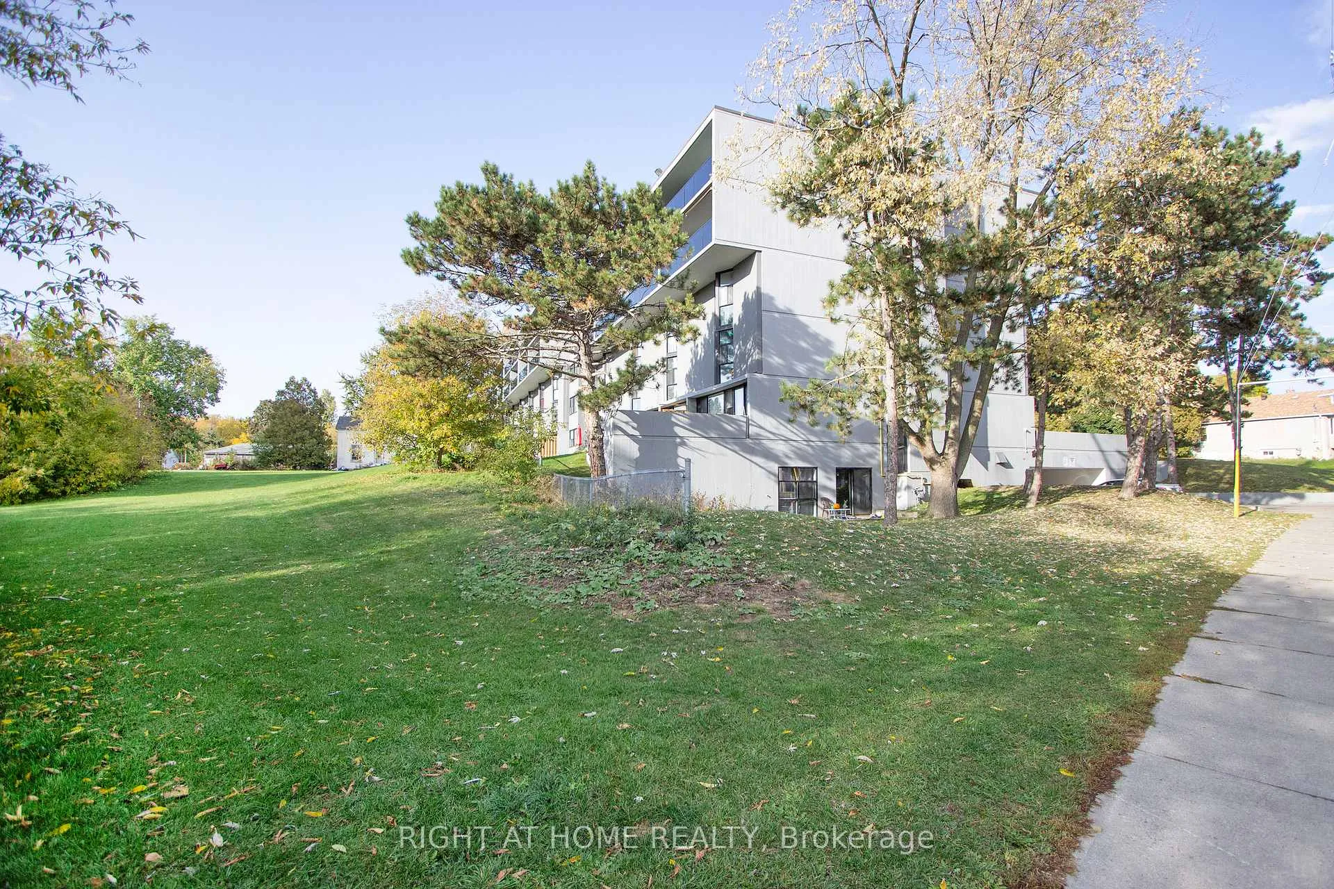 Photo 6 of Unit 110, 454 Centre Street S, Oshawa, Central — HOMEH