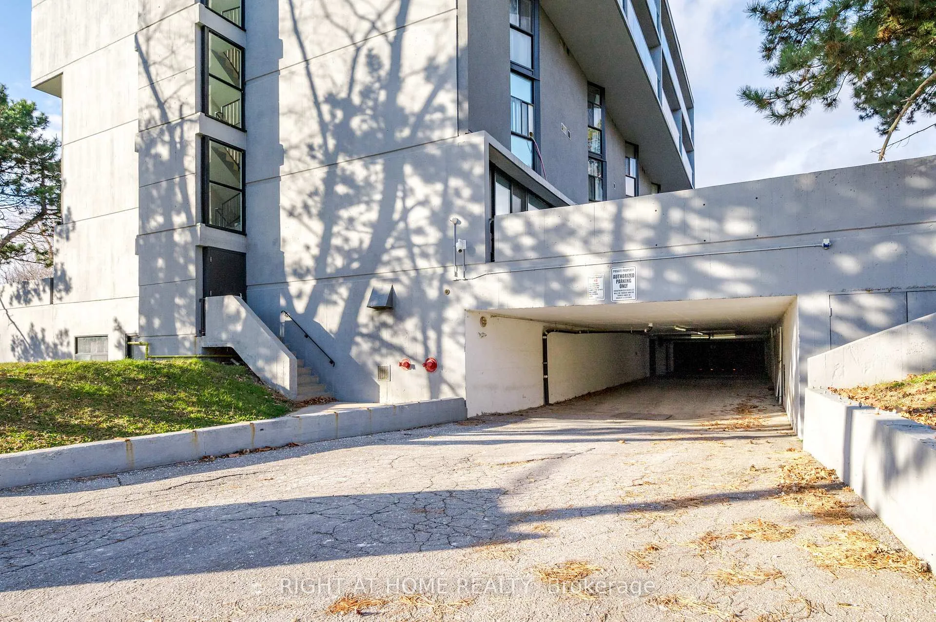 Photo 7 of Unit 110, 454 Centre Street S, Oshawa, Central — HOMEH