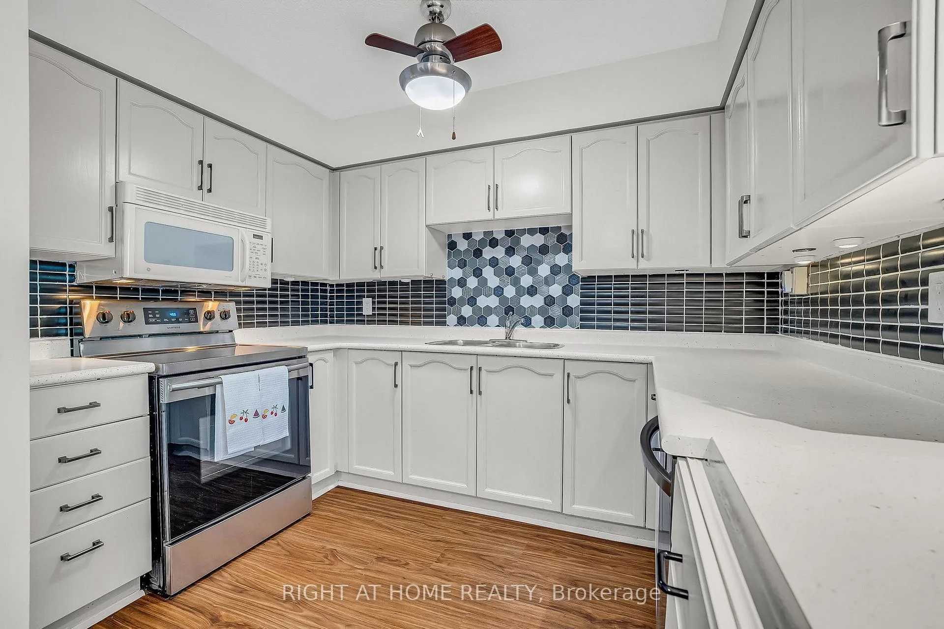 Photo 33 of Unit 110, 454 Centre Street S, Oshawa, Central — HOMEH
