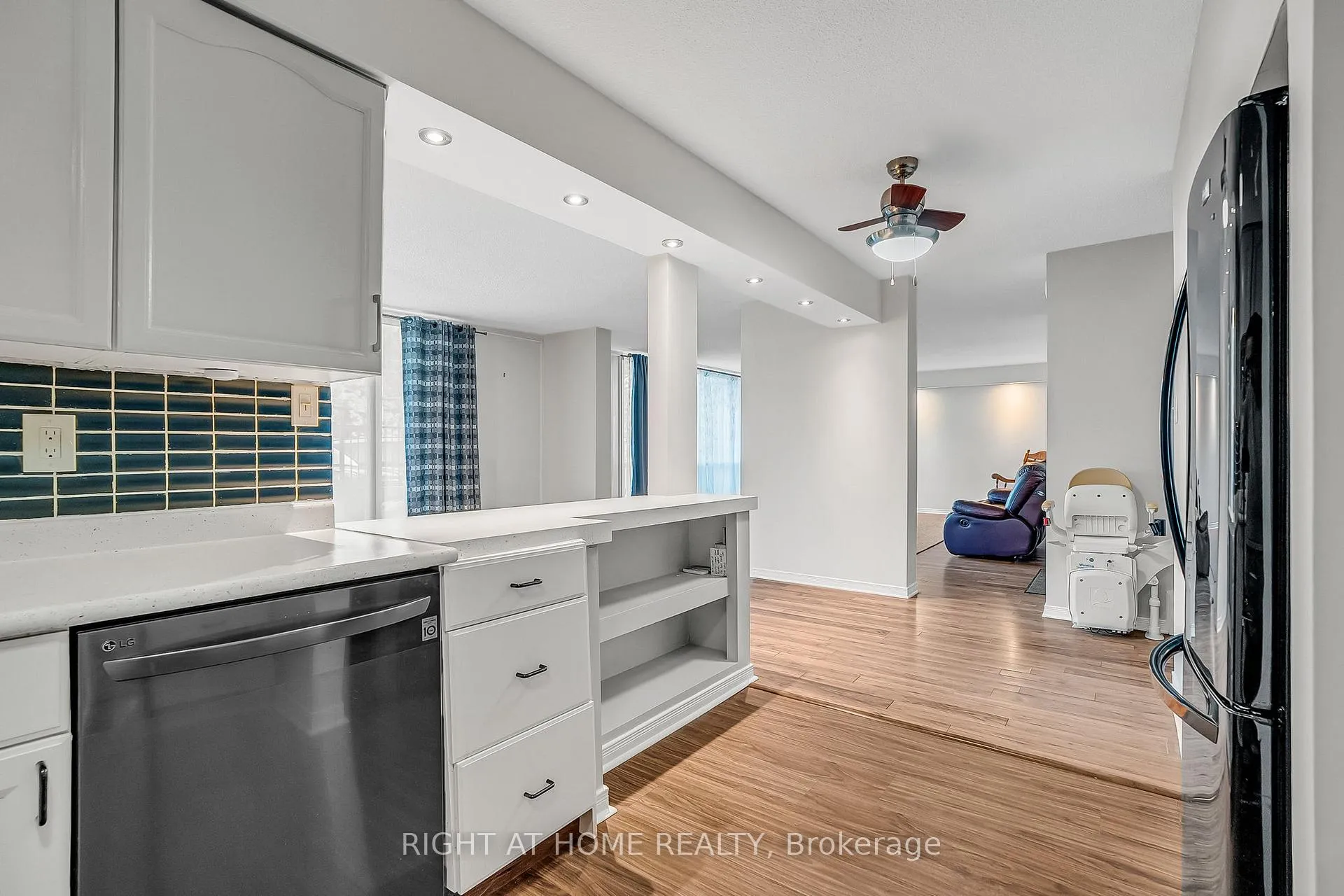 Photo 38 of Unit 110, 454 Centre Street S, Oshawa, Central — HOMEH