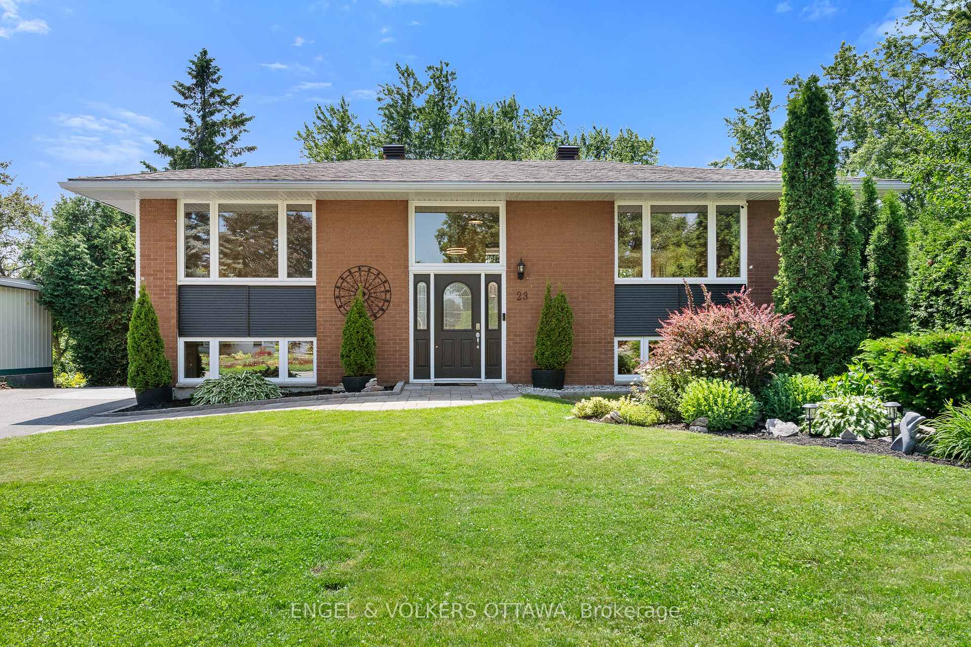 Photo 1 of 23 Dayton Crescent, Ottawa, Leslie Park — HOMEH