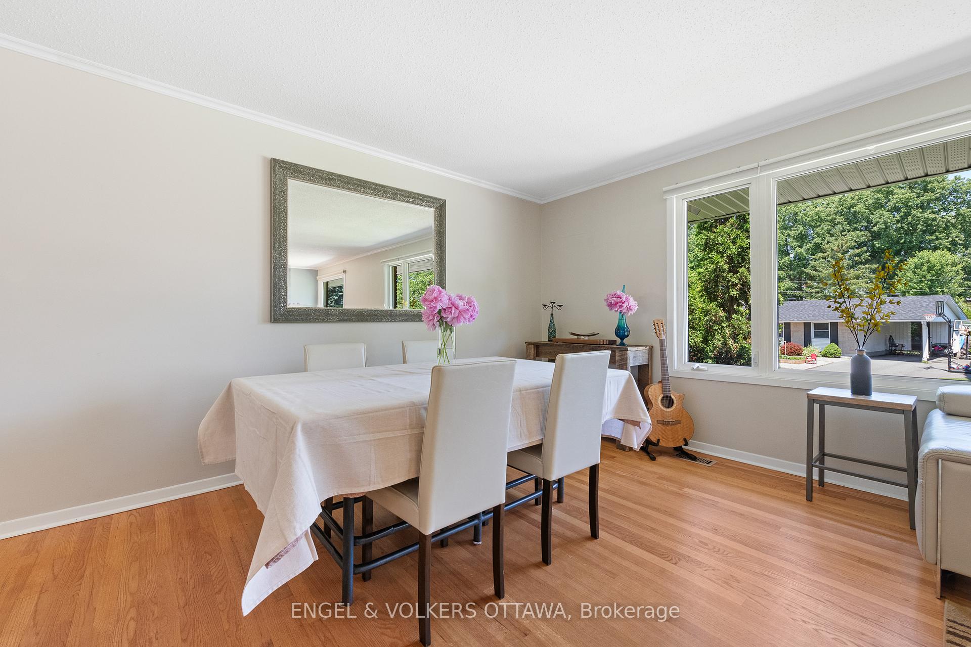 Photo 6 of 23 Dayton Crescent, Ottawa, Leslie Park — HOMEH