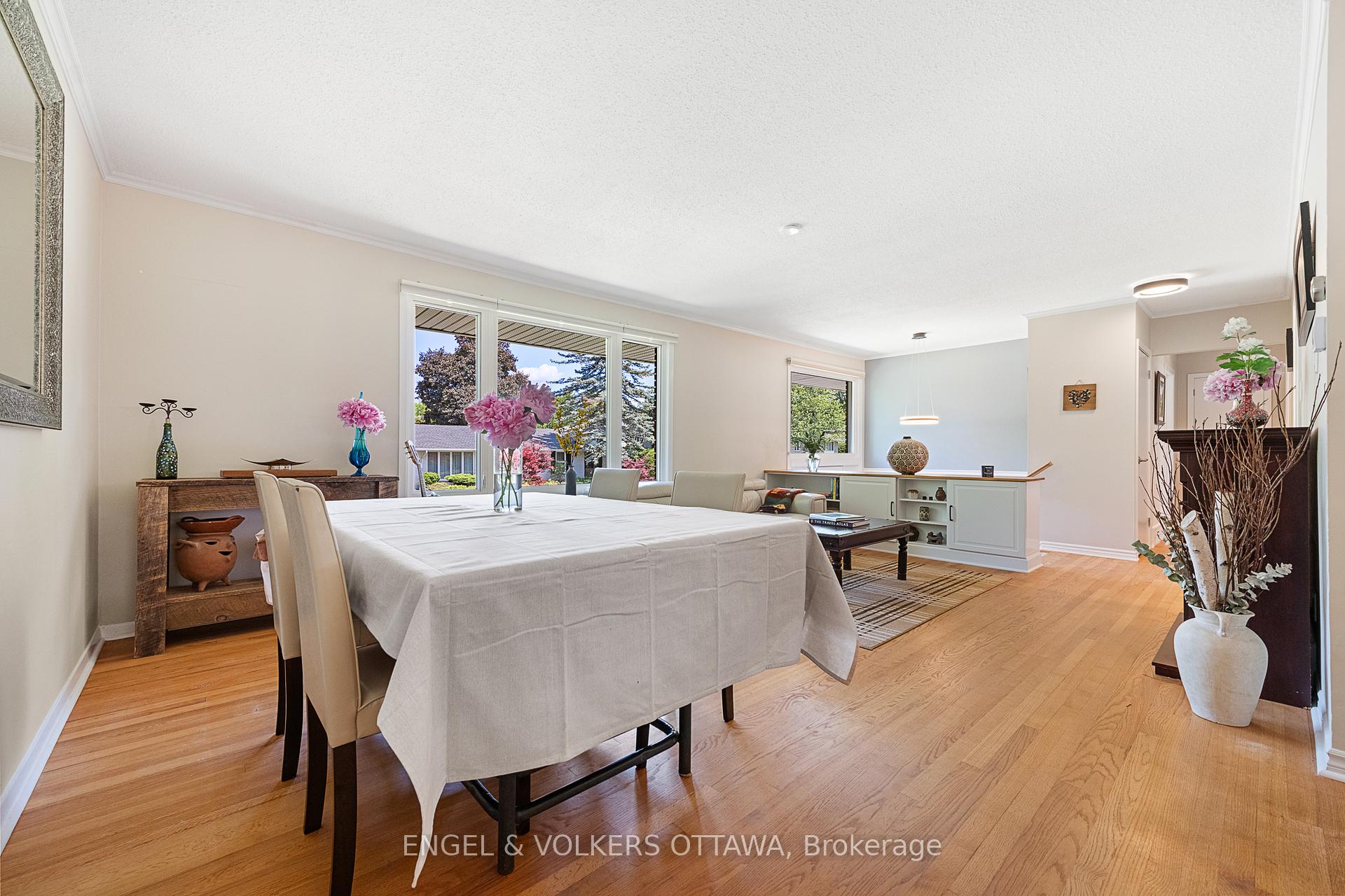 Photo 7 of 23 Dayton Crescent, Ottawa, Leslie Park — HOMEH