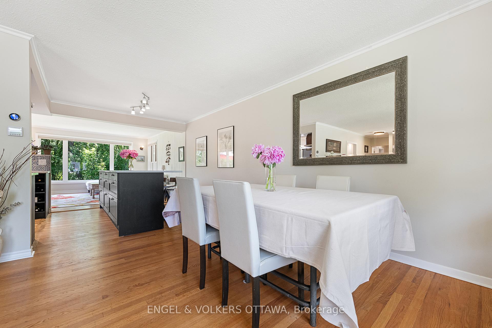 Photo 8 of 23 Dayton Crescent, Ottawa, Leslie Park — HOMEH