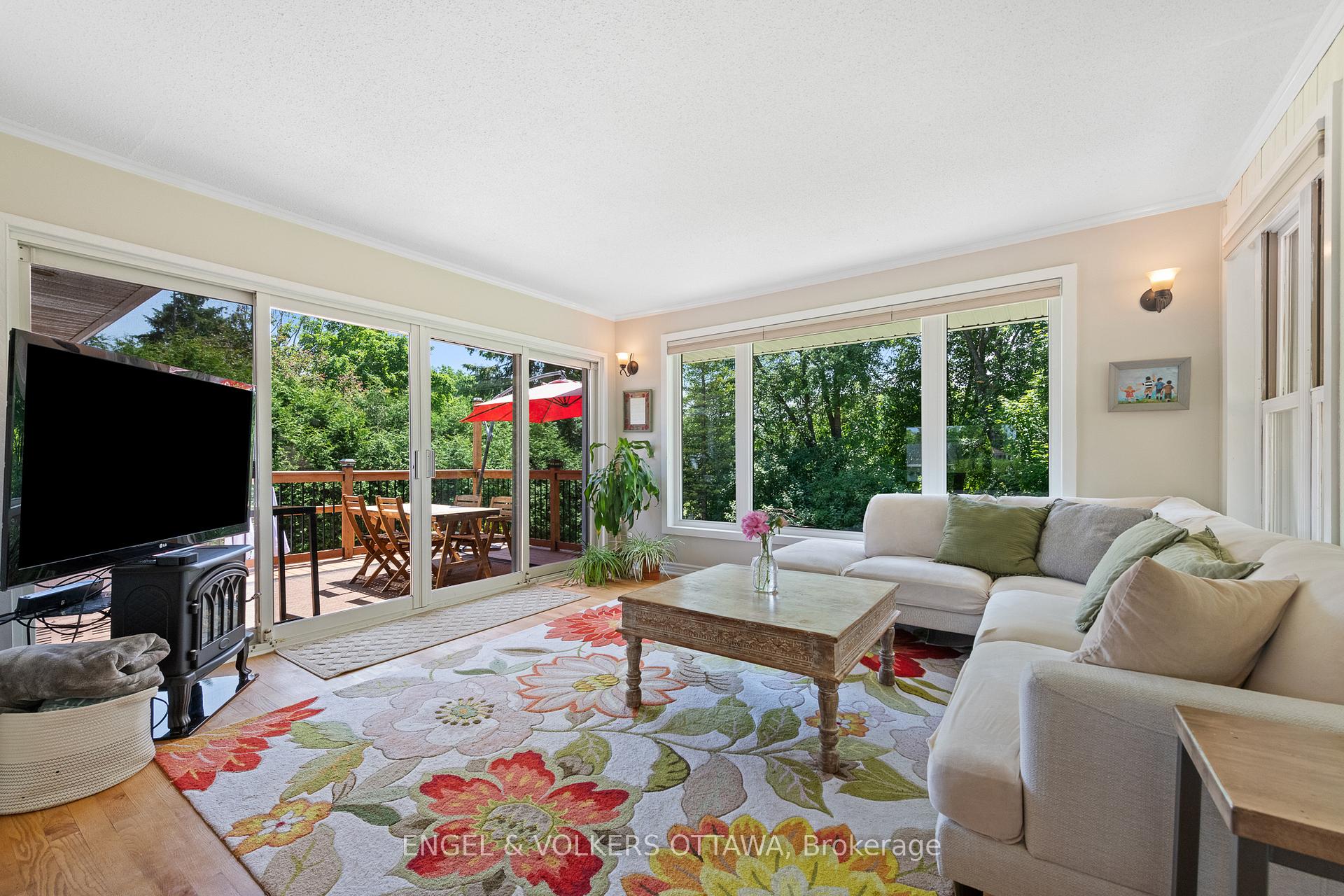 Photo 14 of 23 Dayton Crescent, Ottawa, Leslie Park — HOMEH