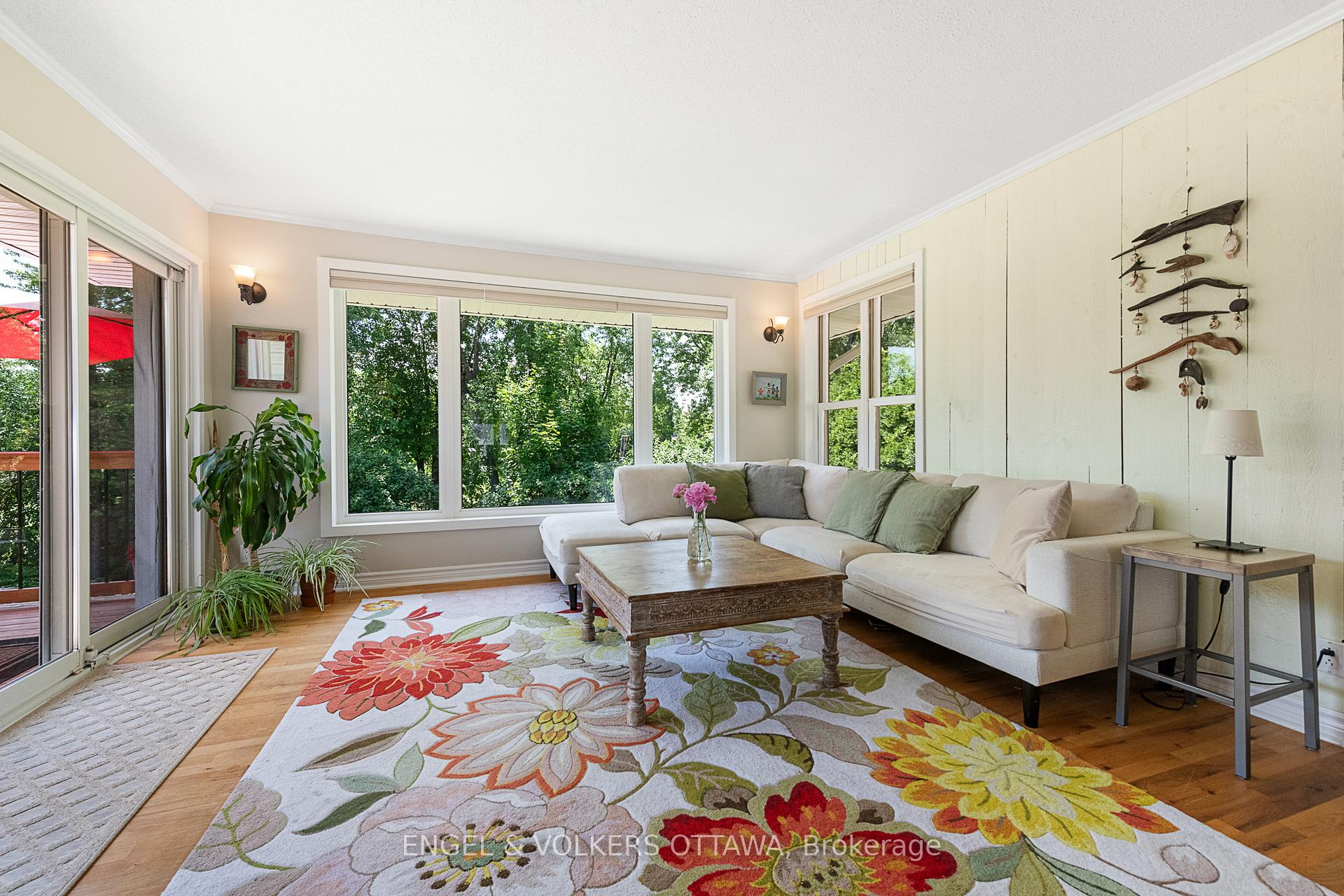 Photo 15 of 23 Dayton Crescent, Ottawa, Leslie Park — HOMEH