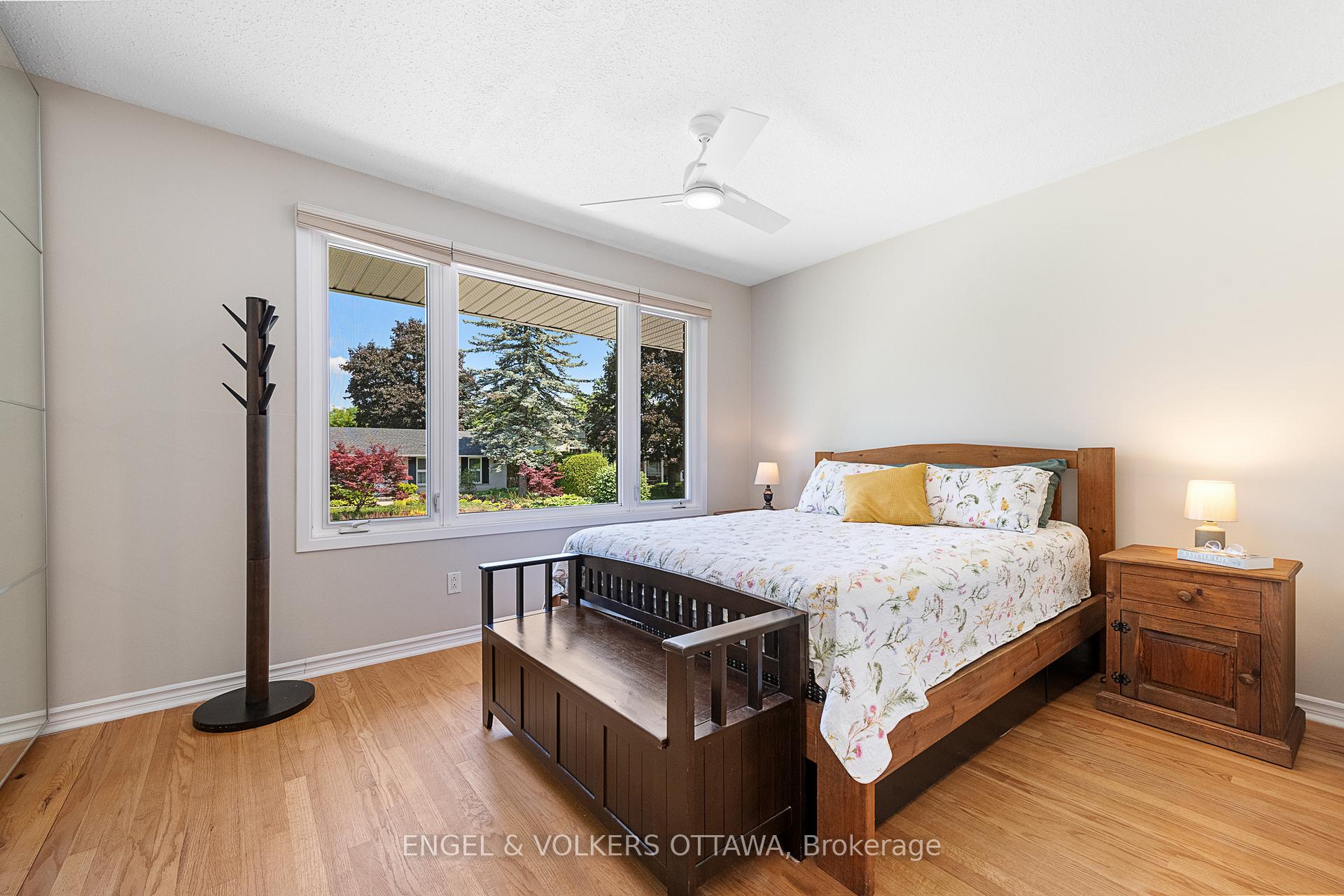 Photo 17 of 23 Dayton Crescent, Ottawa, Leslie Park — HOMEH