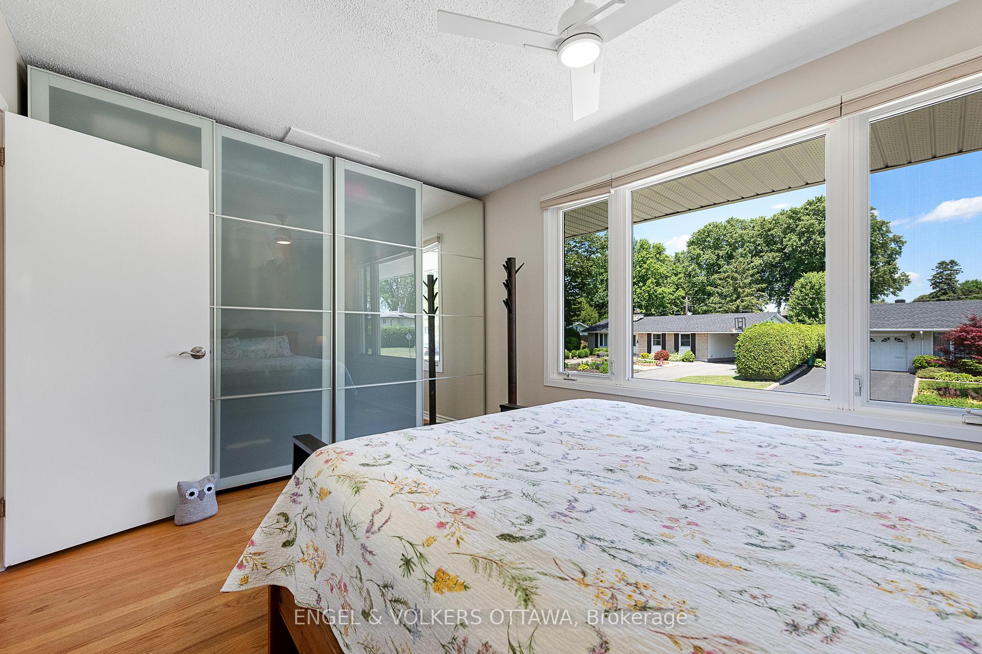 Photo 18 of 23 Dayton Crescent, Ottawa, Leslie Park — HOMEH