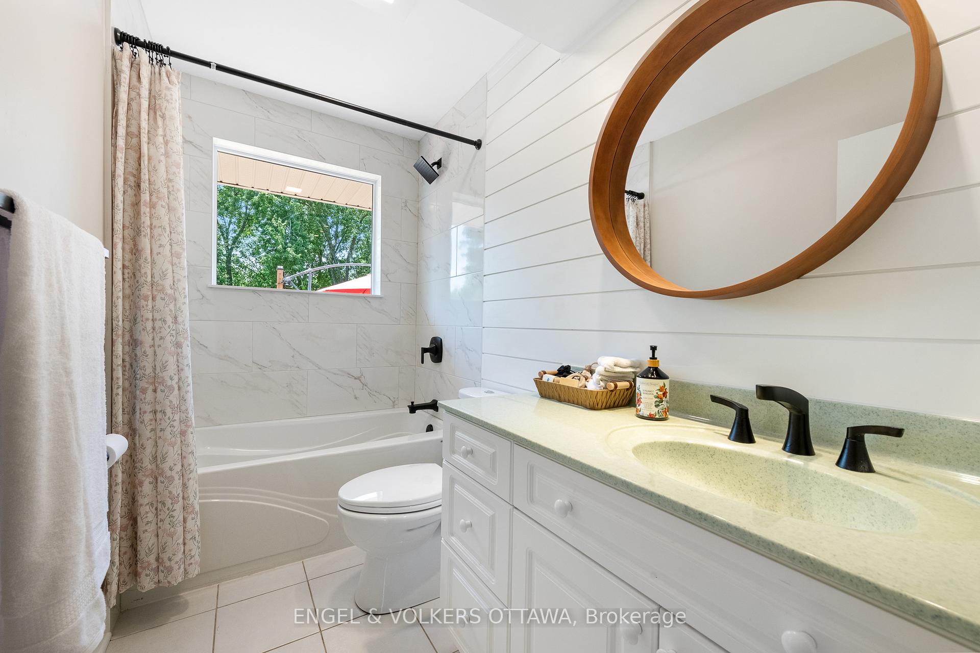 Photo 21 of 23 Dayton Crescent, Ottawa, Leslie Park — HOMEH