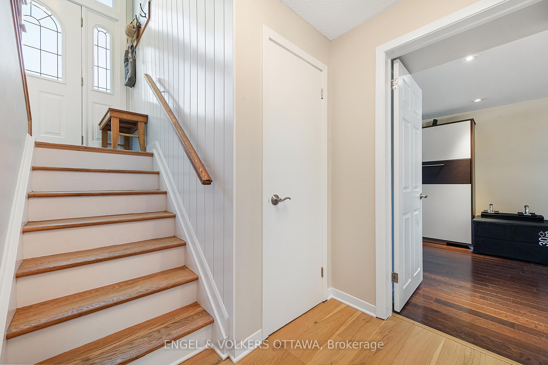 Photo 22 of 23 Dayton Crescent, Ottawa, Leslie Park — HOMEH
