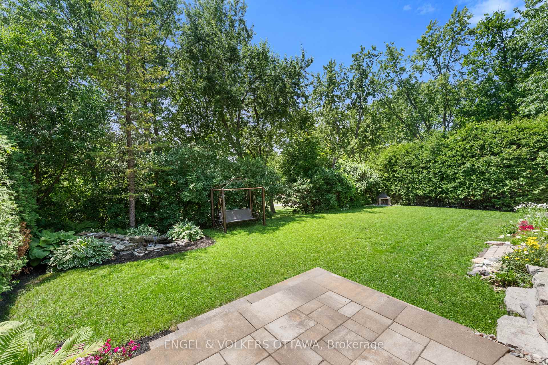 Photo 34 of 23 Dayton Crescent, Ottawa, Leslie Park — HOMEH