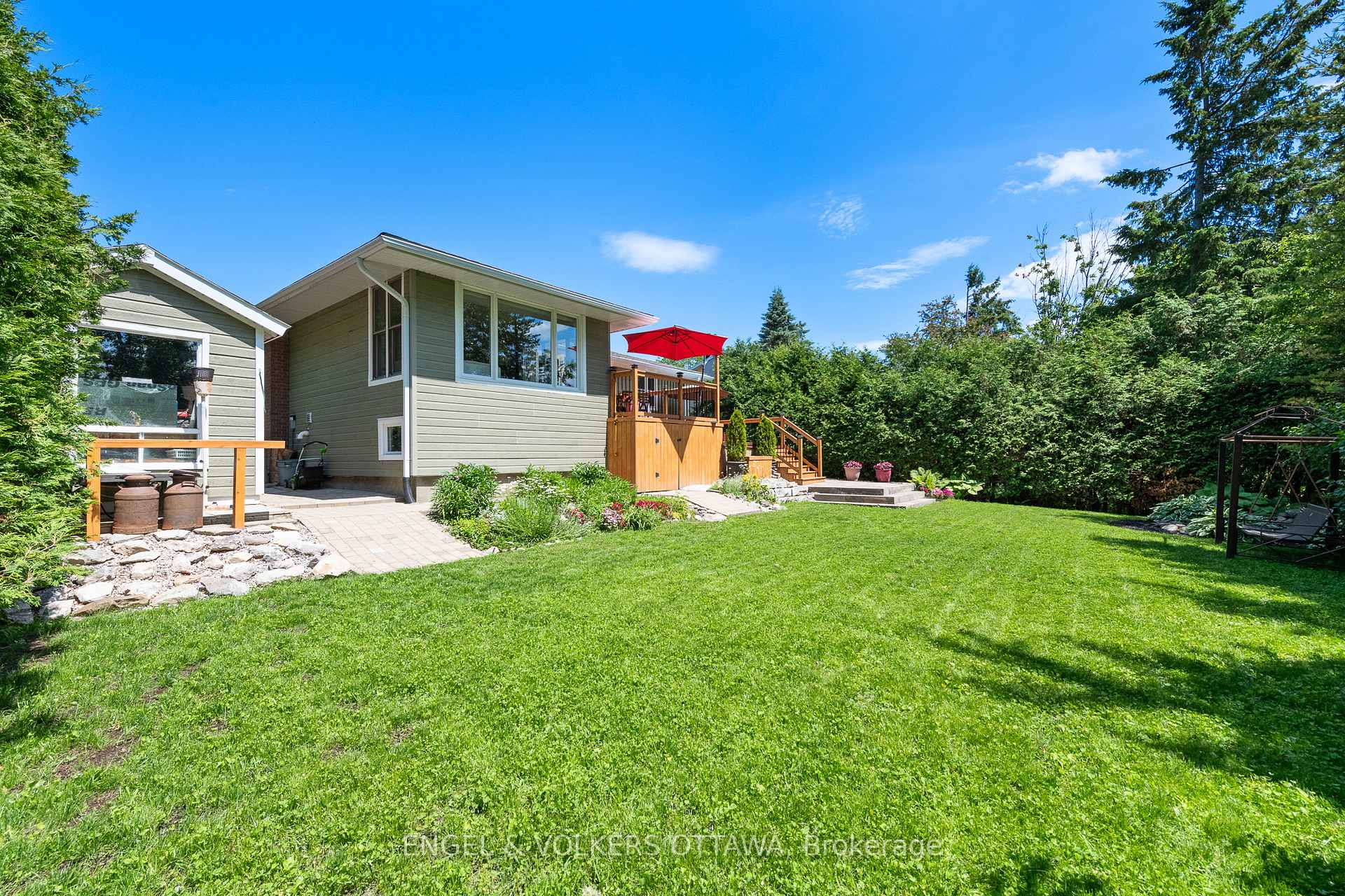 Photo 35 of 23 Dayton Crescent, Ottawa, Leslie Park — HOMEH