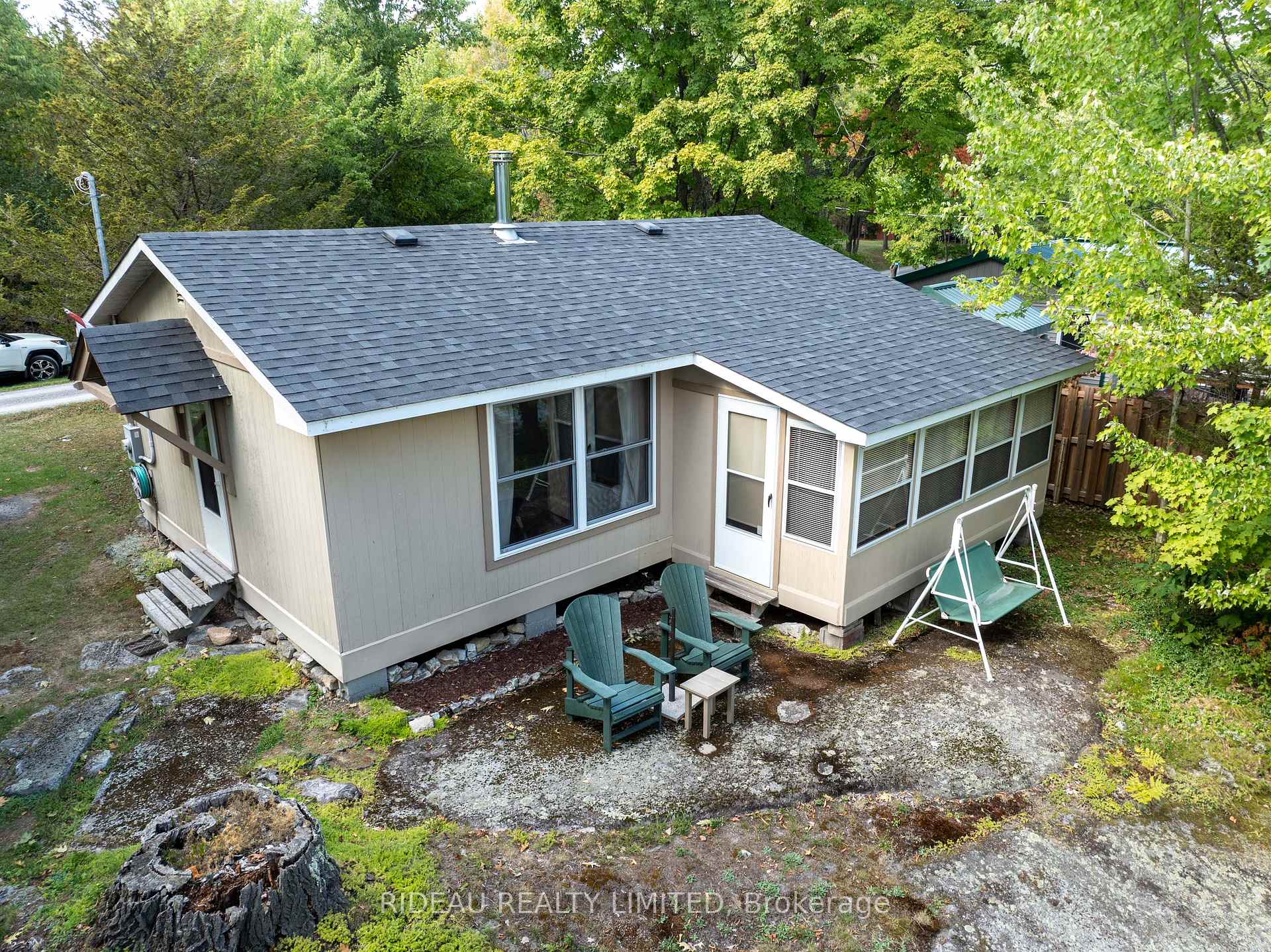 Front of 110 Hudson Bay Lane