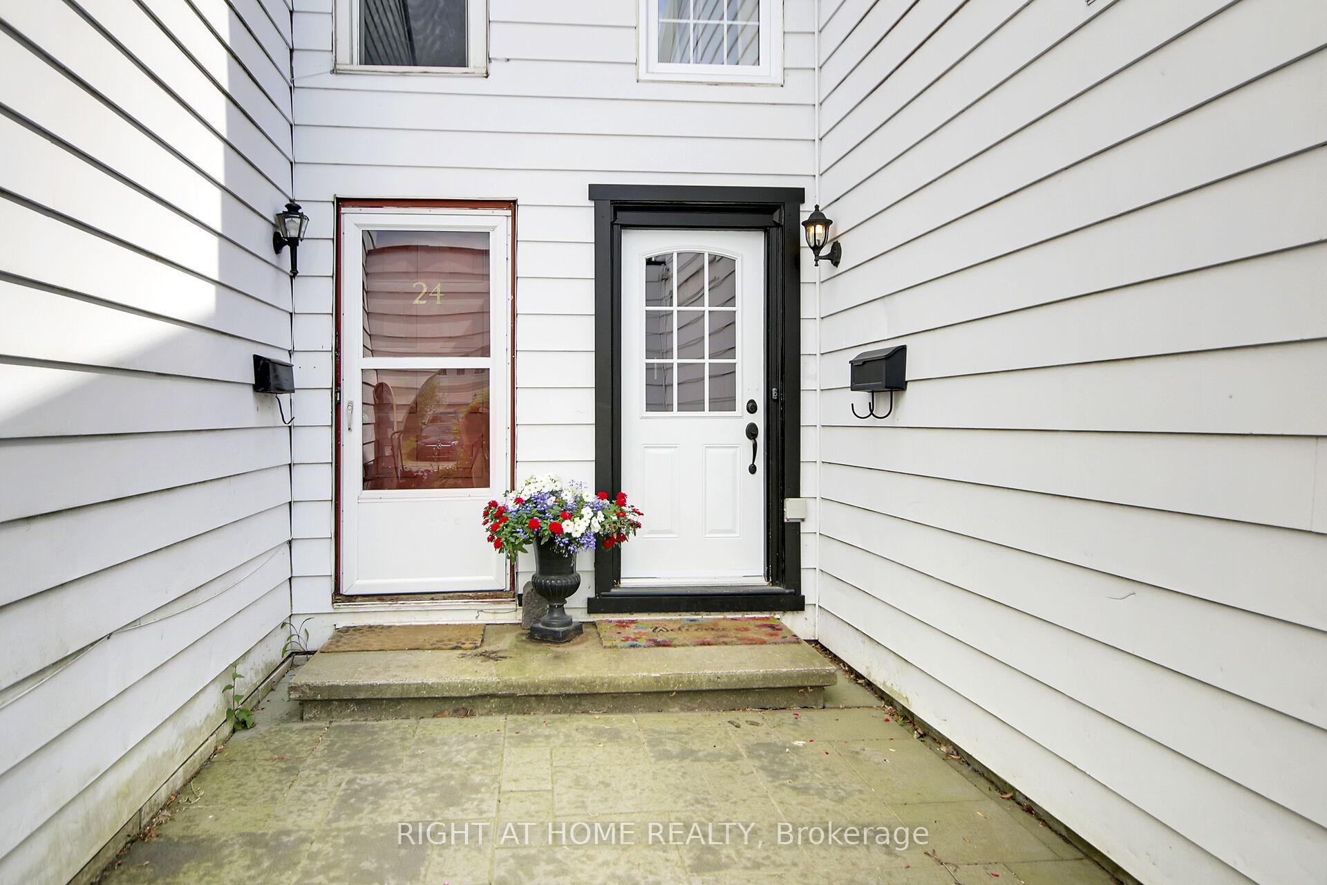 Photo 3 of 26 Grady Crescent, Ottawa, Sheahan Estates/Trend Village — HOMEH
