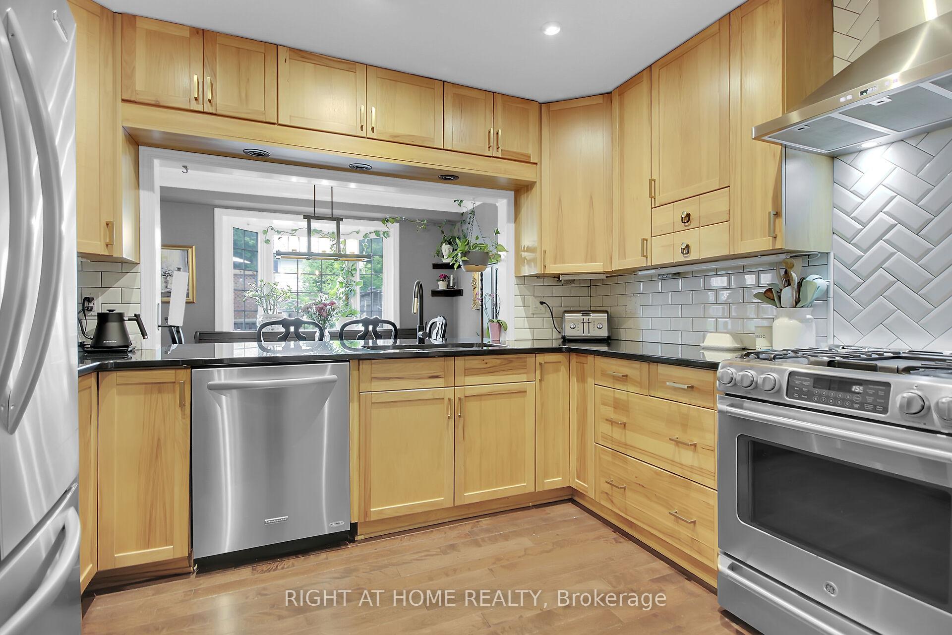 Photo 17 of 26 Grady Crescent, Ottawa, Sheahan Estates/Trend Village — HOMEH