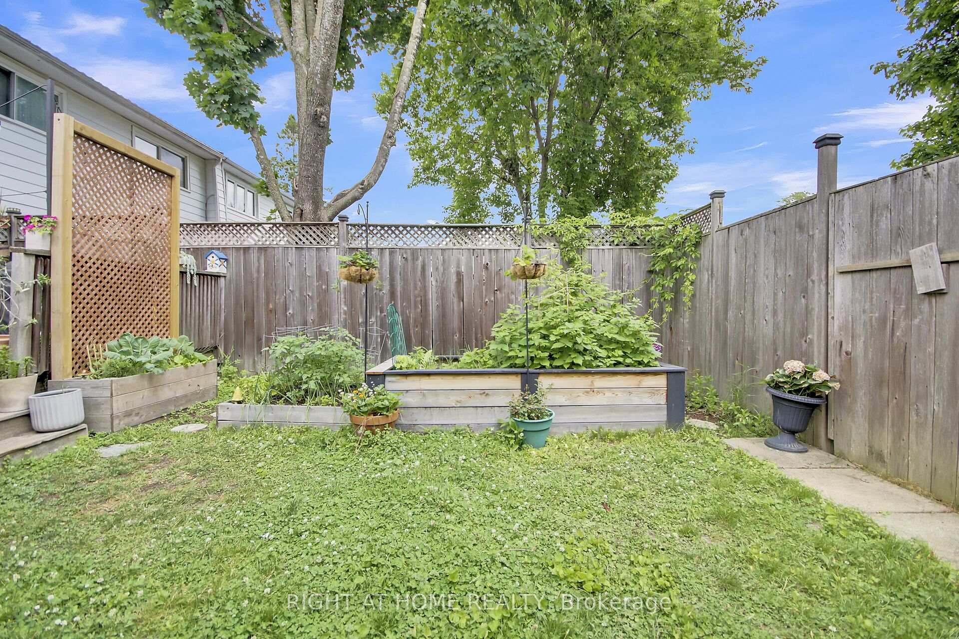 Photo 48 of 26 Grady Crescent, Ottawa, Sheahan Estates/Trend Village — HOMEH