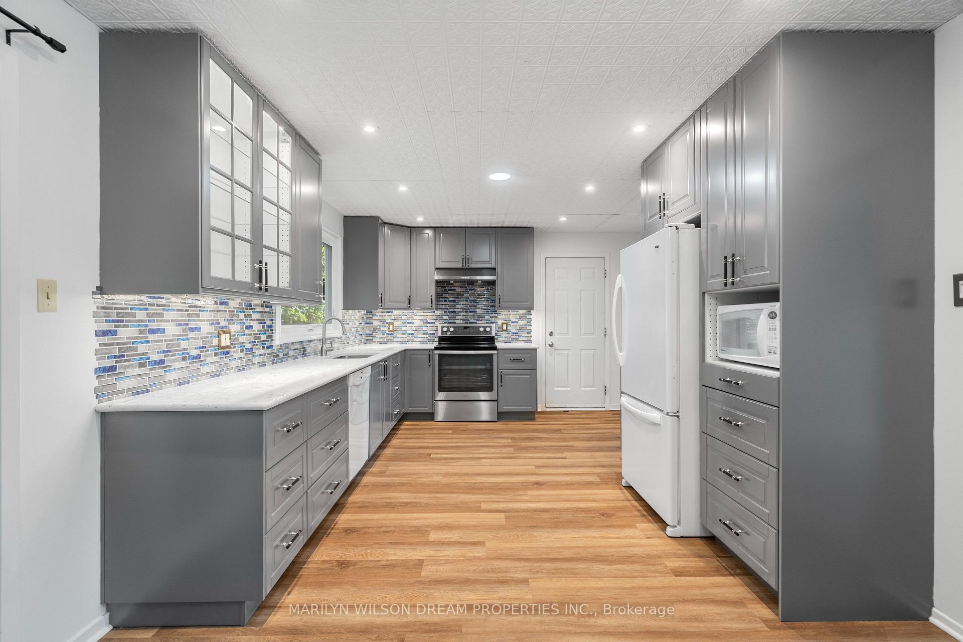 Photo 6 of 105 Chartwell Avenue, Ottawa, Craig Henry/Woodvale — HOMEH