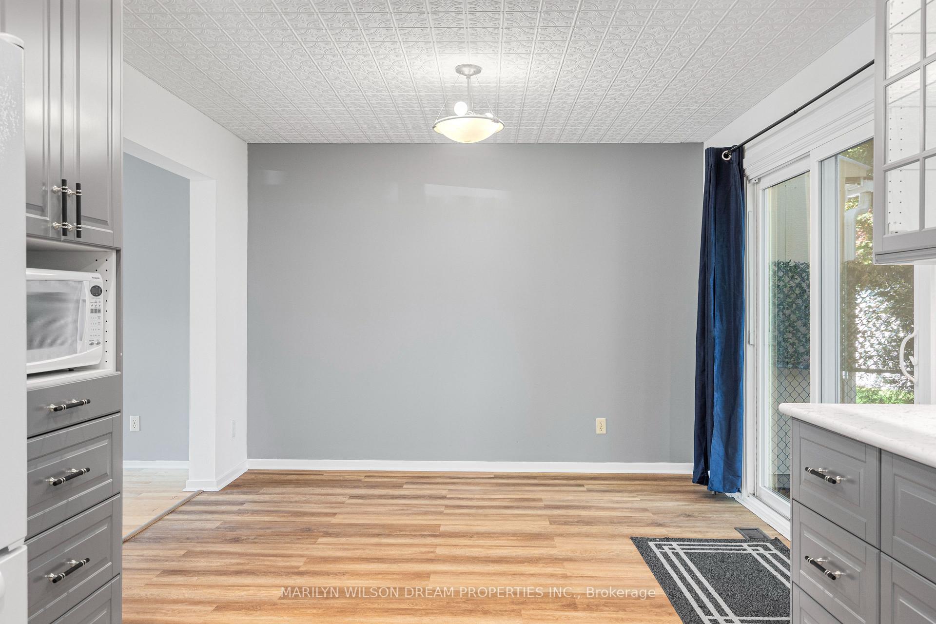 Photo 7 of 105 Chartwell Avenue, Ottawa, Craig Henry/Woodvale — HOMEH