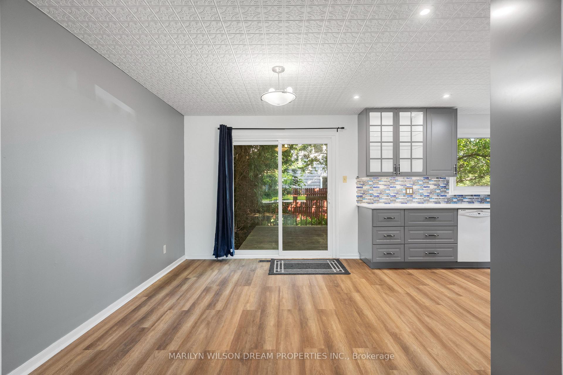 Photo 8 of 105 Chartwell Avenue, Ottawa, Craig Henry/Woodvale — HOMEH