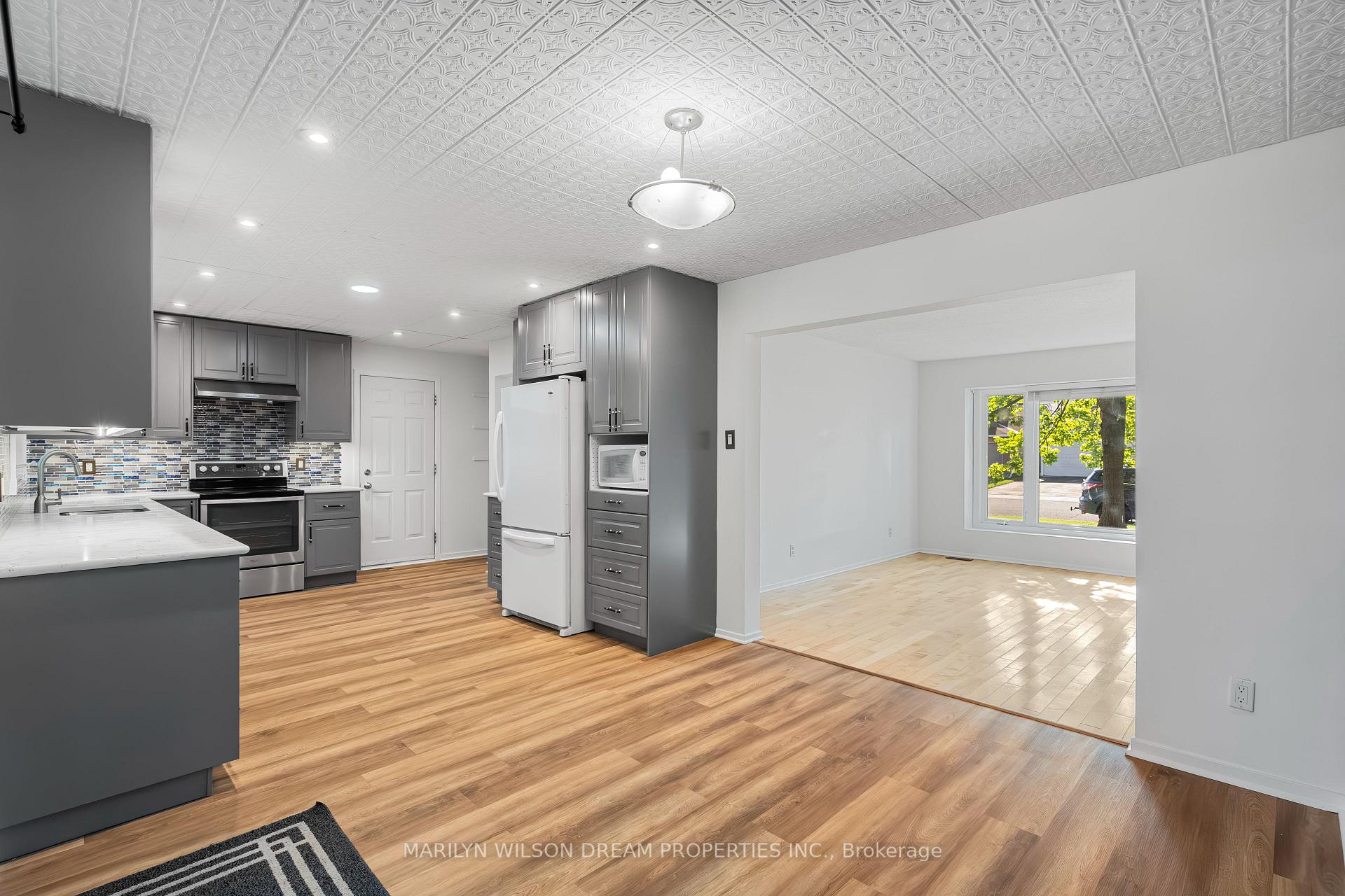Photo 11 of 105 Chartwell Avenue, Ottawa, Craig Henry/Woodvale — HOMEH