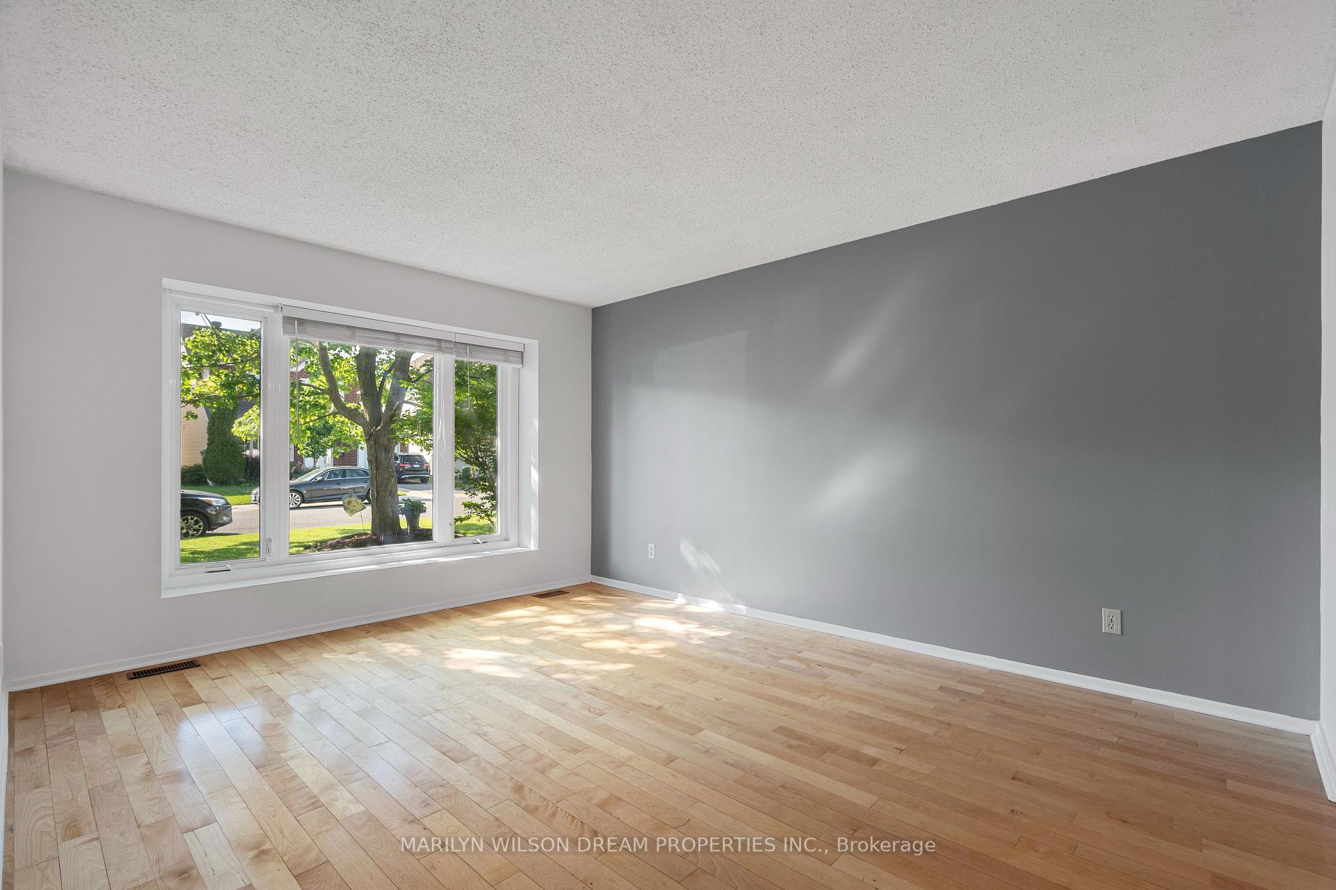 Photo 12 of 105 Chartwell Avenue, Ottawa, Craig Henry/Woodvale — HOMEH