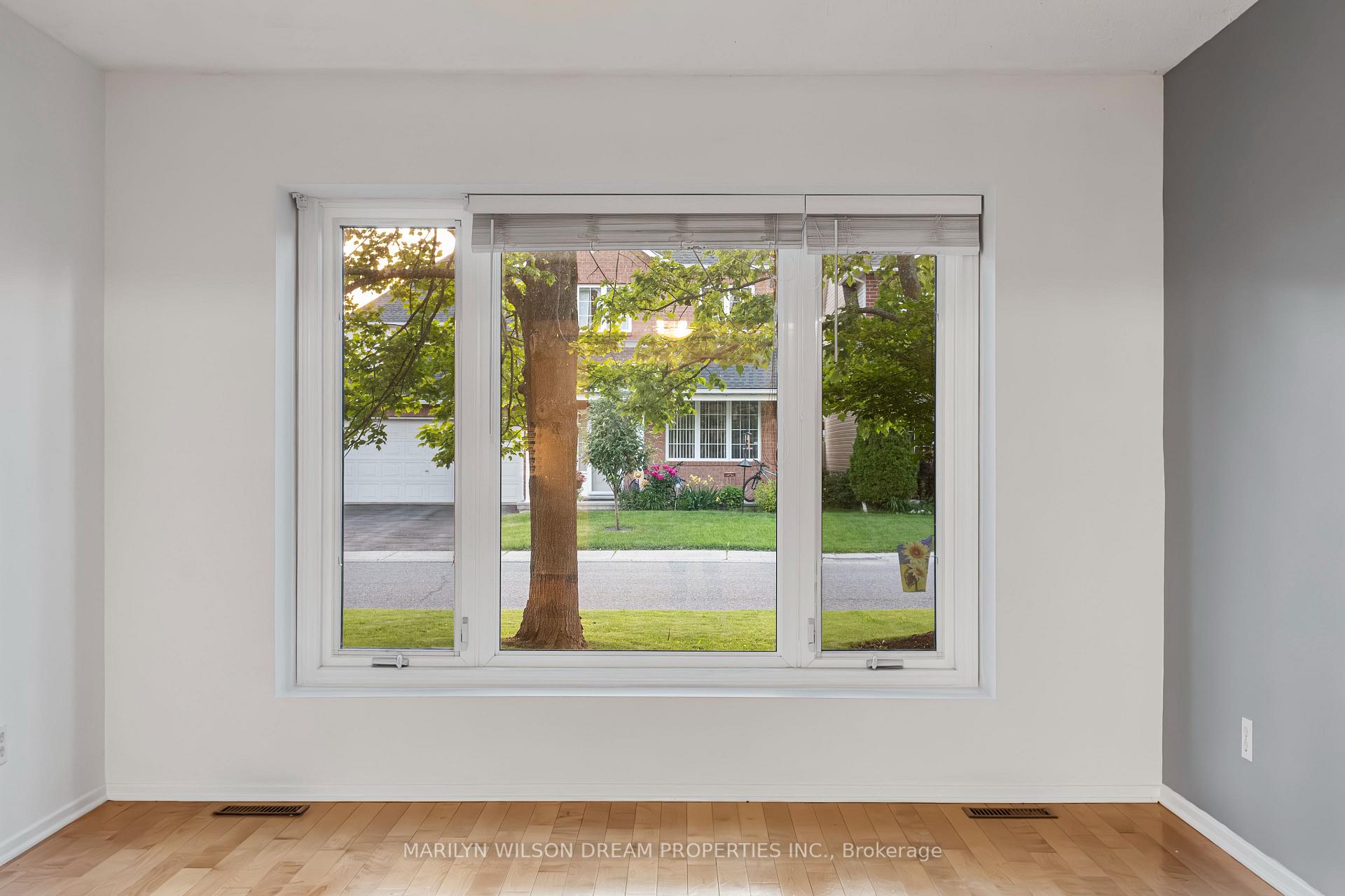 Photo 13 of 105 Chartwell Avenue, Ottawa, Craig Henry/Woodvale — HOMEH