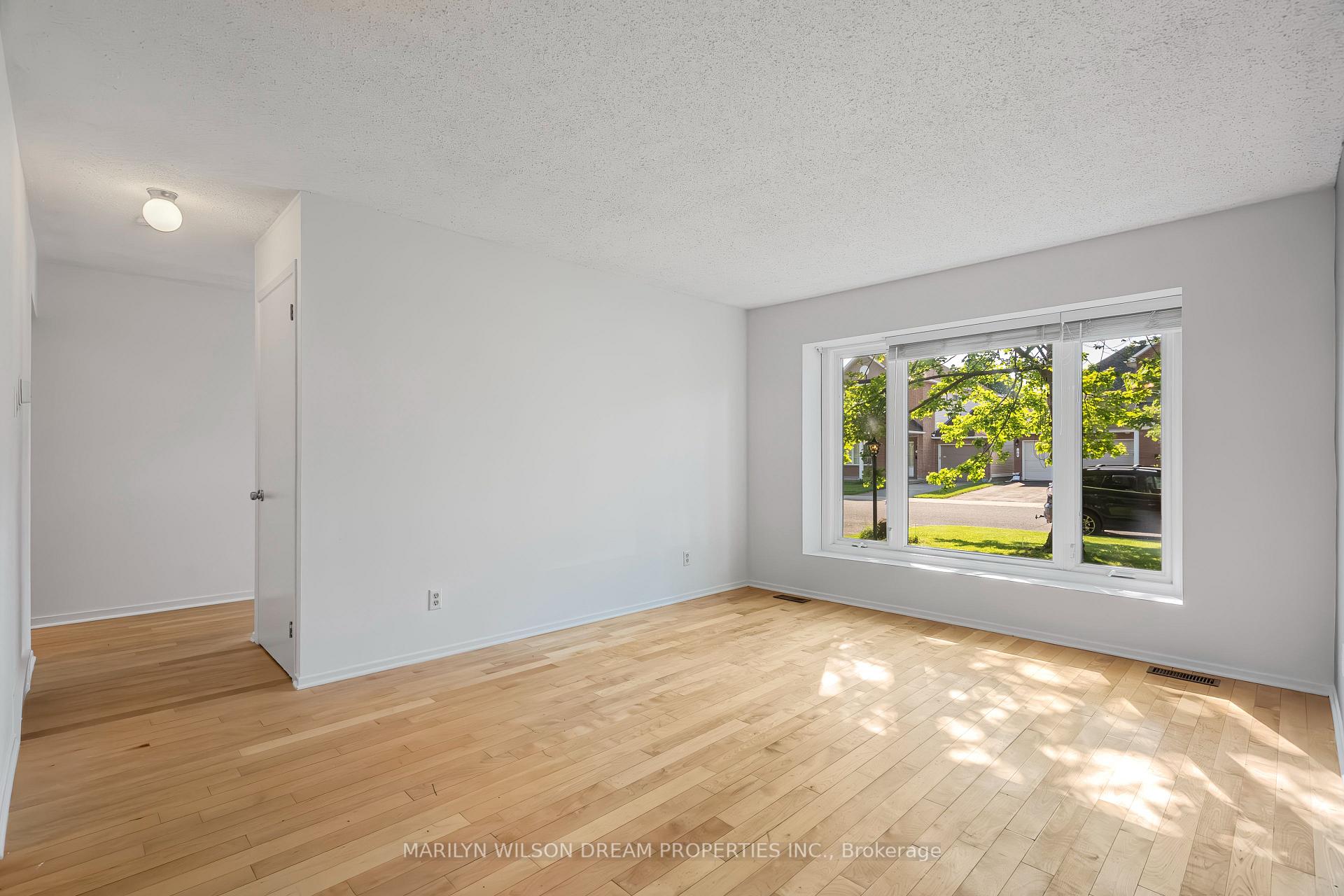 Photo 15 of 105 Chartwell Avenue, Ottawa, Craig Henry/Woodvale — HOMEH