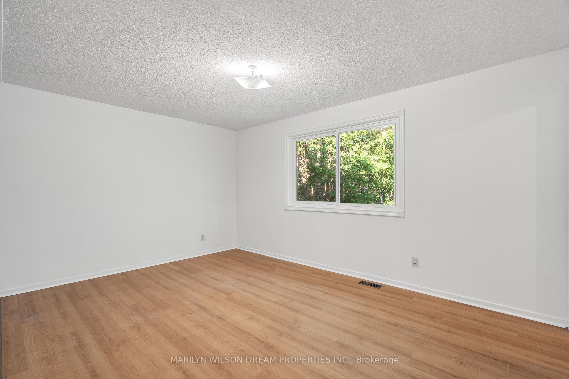 Photo 18 of 105 Chartwell Avenue, Ottawa, Craig Henry/Woodvale — HOMEH