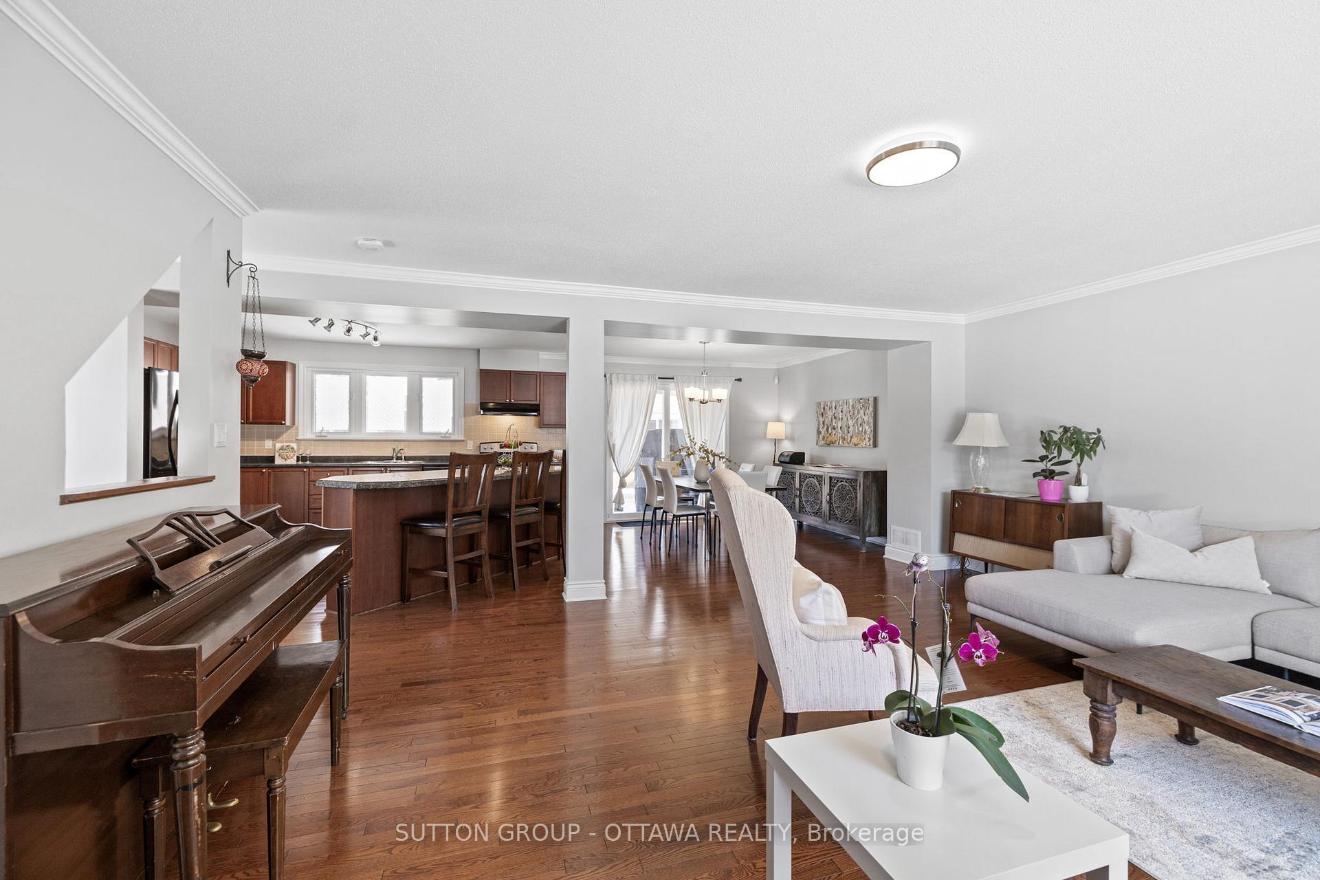 Photo 8 of 124 Monterey Drive, Ottawa, Leslie Park — HOMEH