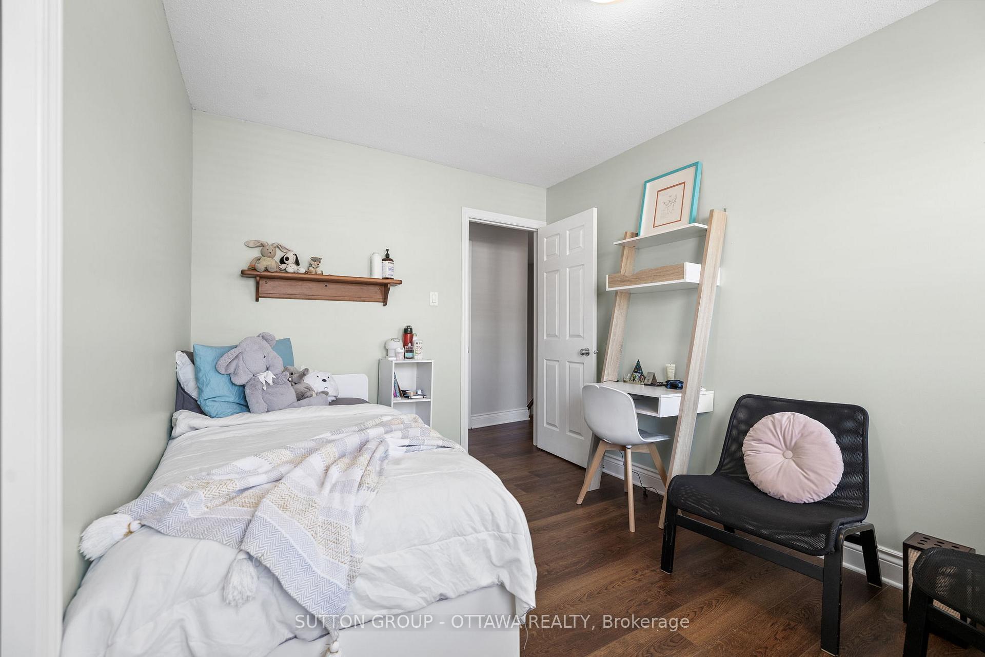 Photo 15 of 124 Monterey Drive, Ottawa, Leslie Park — HOMEH