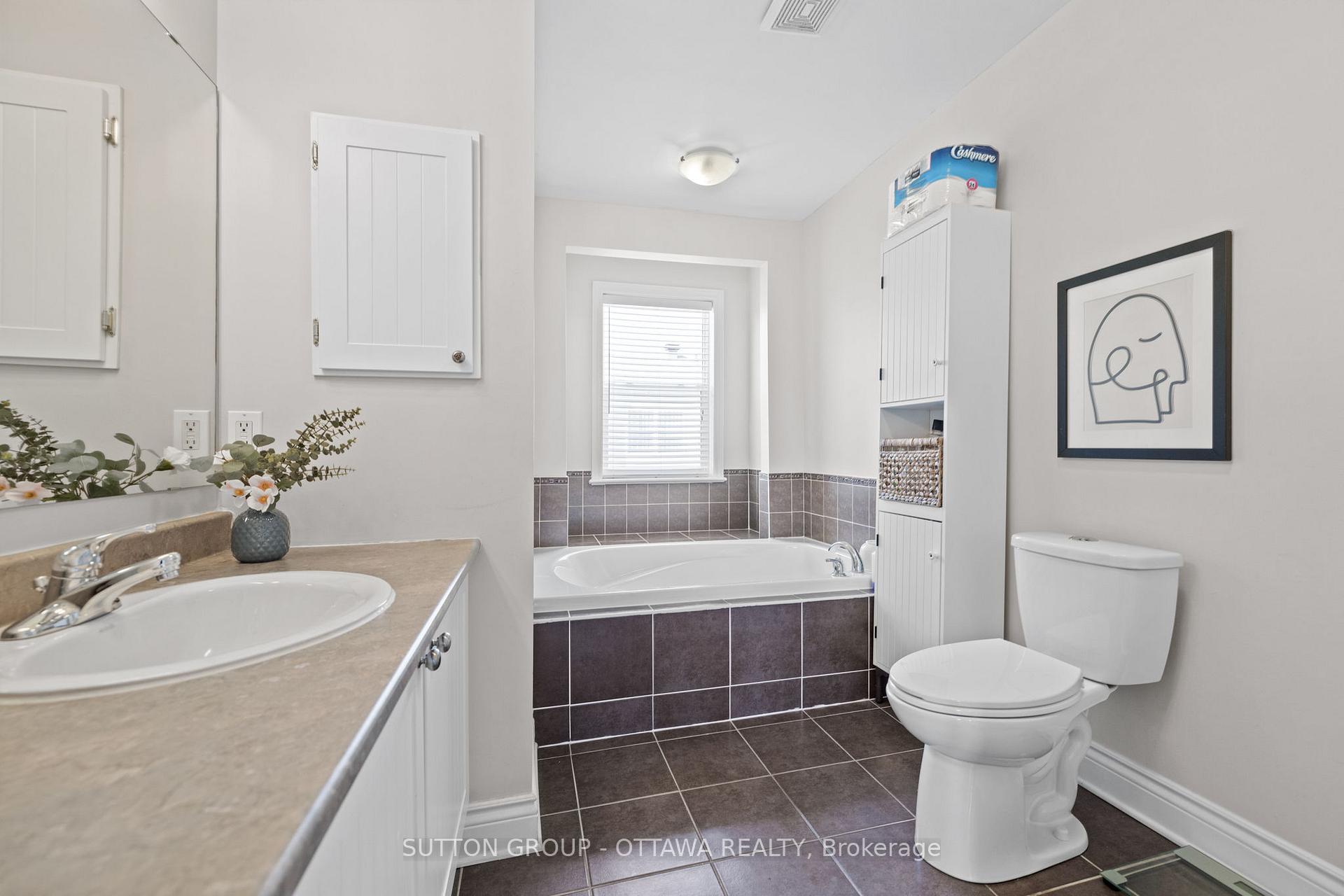 Photo 21 of 124 Monterey Drive, Ottawa, Leslie Park — HOMEH