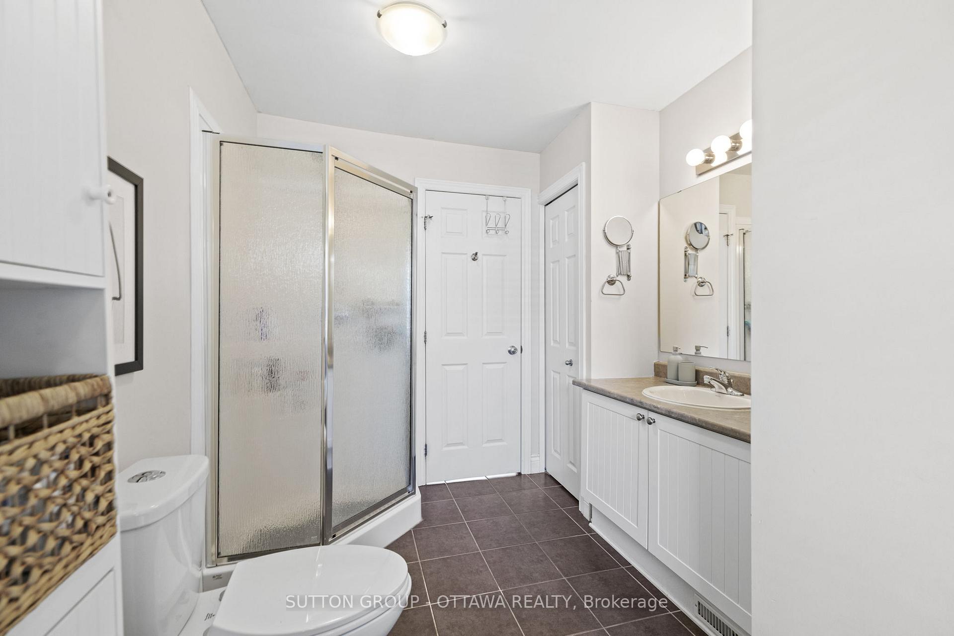 Photo 22 of 124 Monterey Drive, Ottawa, Leslie Park — HOMEH