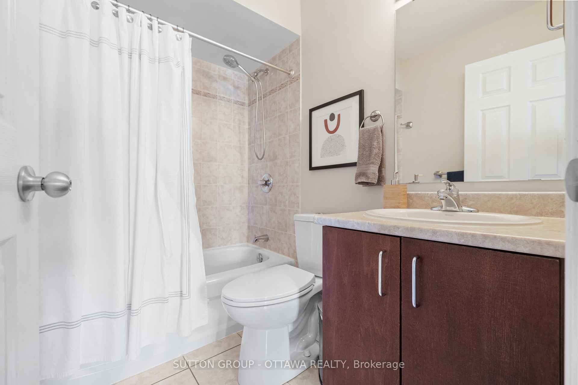 Photo 23 of 124 Monterey Drive, Ottawa, Leslie Park — HOMEH