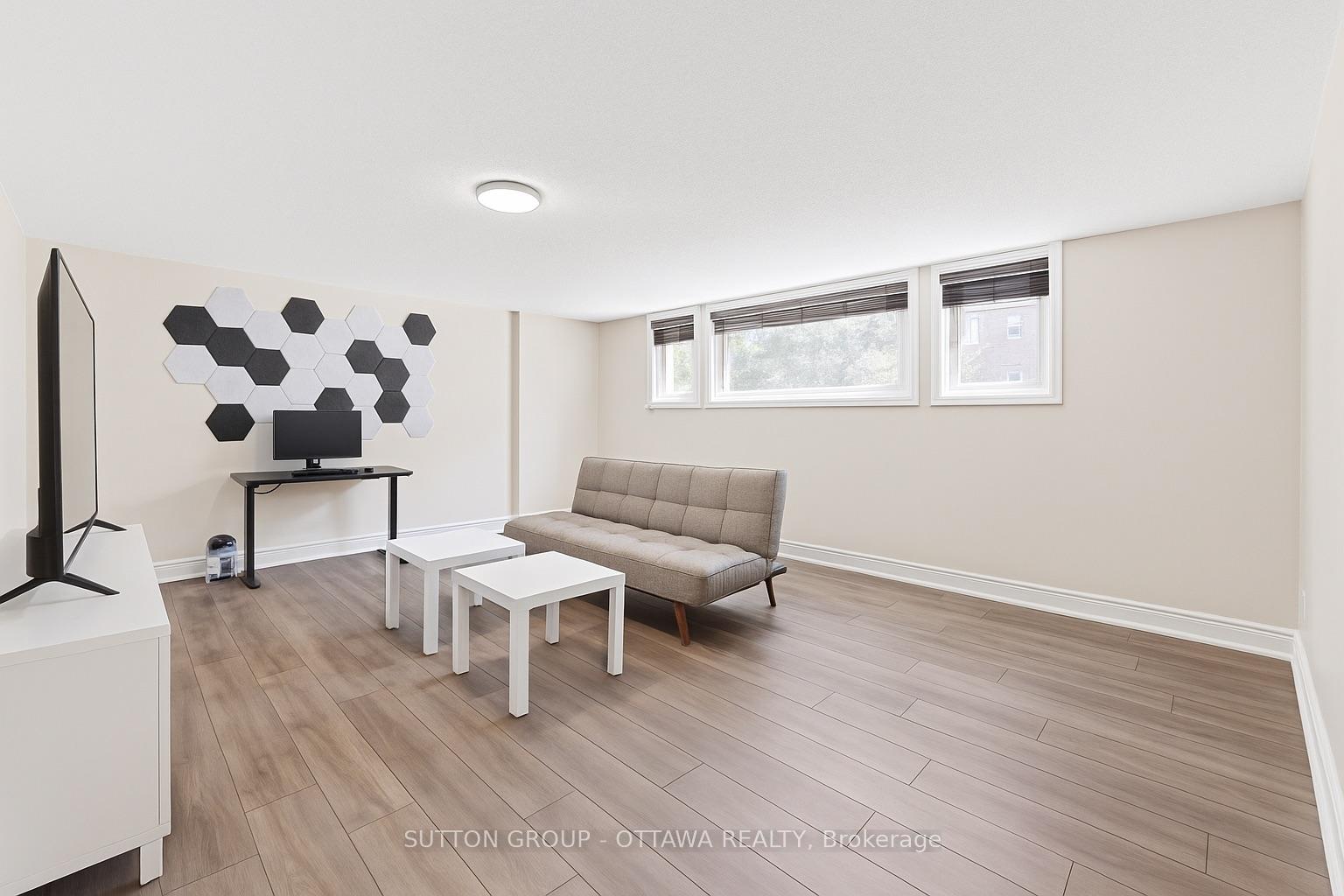 Photo 25 of 124 Monterey Drive, Ottawa, Leslie Park — HOMEH
