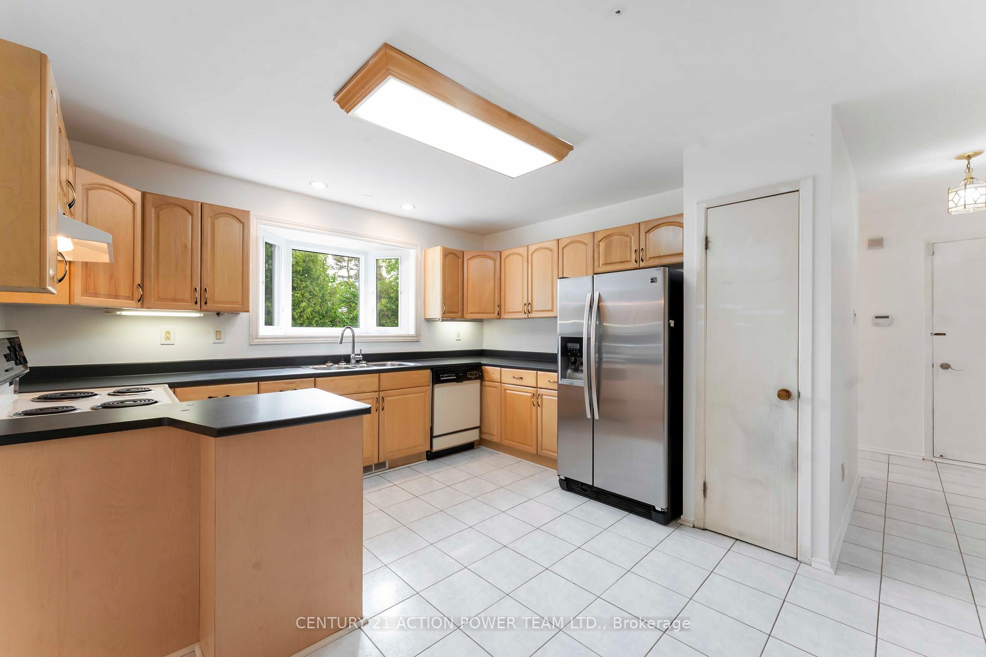 Photo 12 of 229 McClellan Road, Ottawa, Arlington Woods — HOMEH