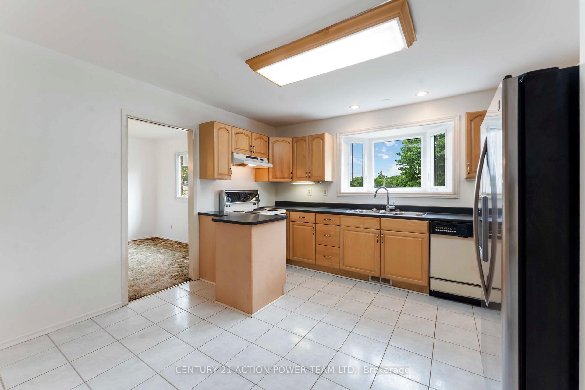Photo 14 of 229 McClellan Road, Ottawa, Arlington Woods — HOMEH