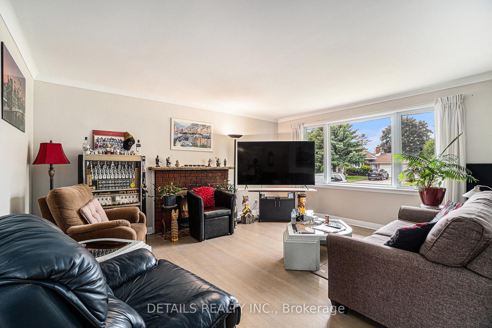 Photo 4 of 39 Roundhay Drive, Ottawa, Manordale — HOMEH