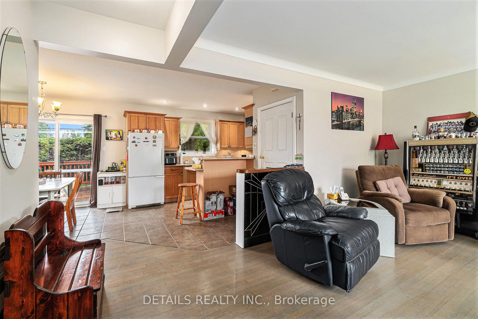 Photo 5 of 39 Roundhay Drive, Ottawa, Manordale — HOMEH