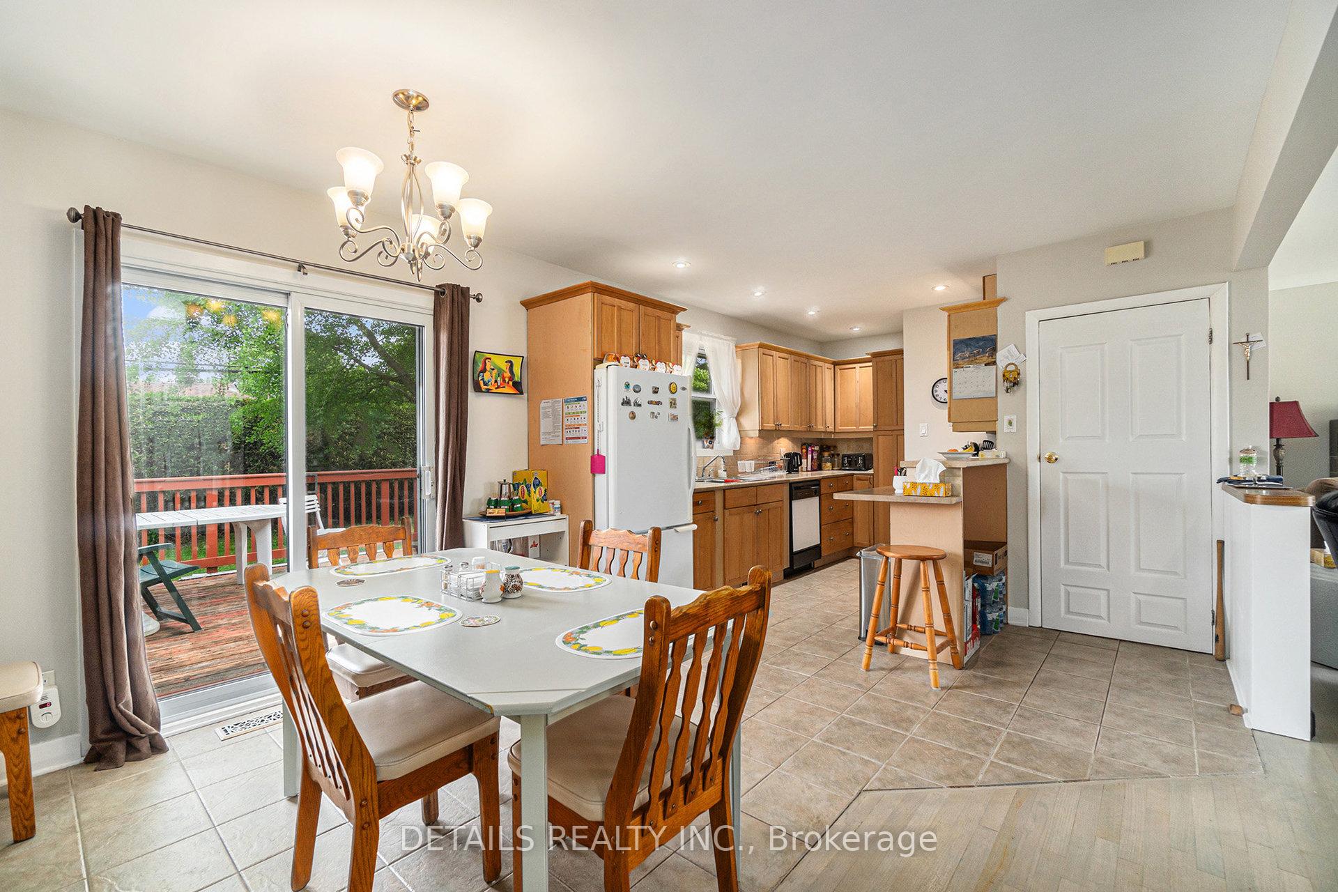 Photo 7 of 39 Roundhay Drive, Ottawa, Manordale — HOMEH