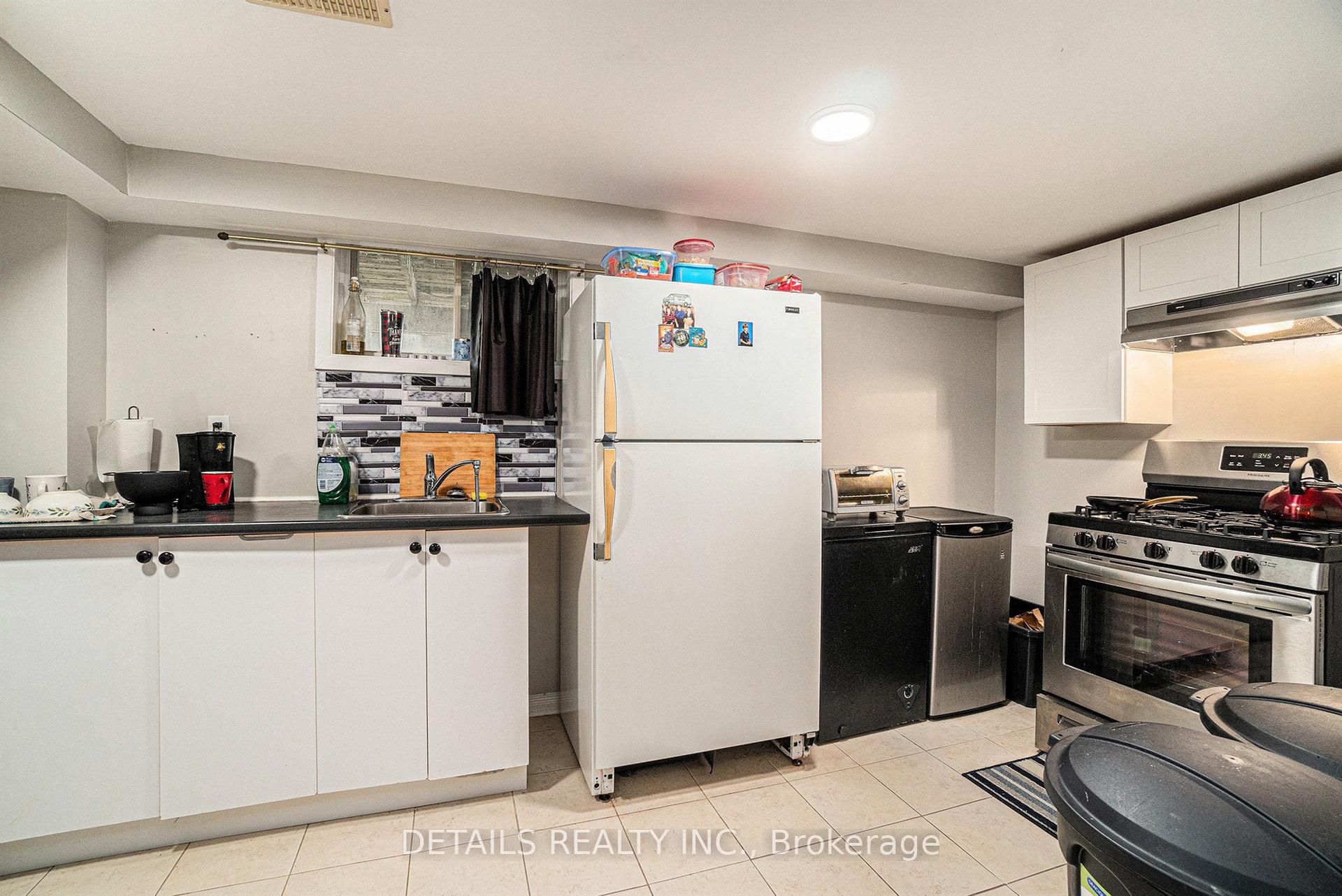 Photo 16 of 39 Roundhay Drive, Ottawa, Manordale — HOMEH