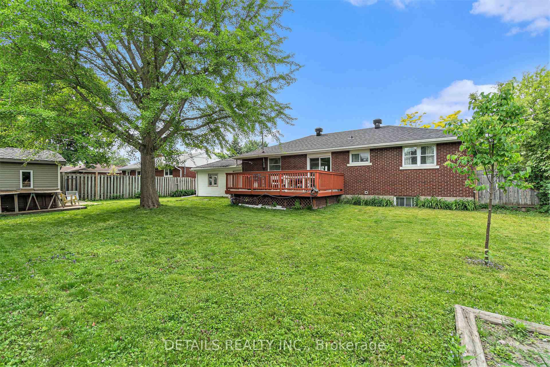 Photo 20 of 39 Roundhay Drive, Ottawa, Manordale — HOMEH