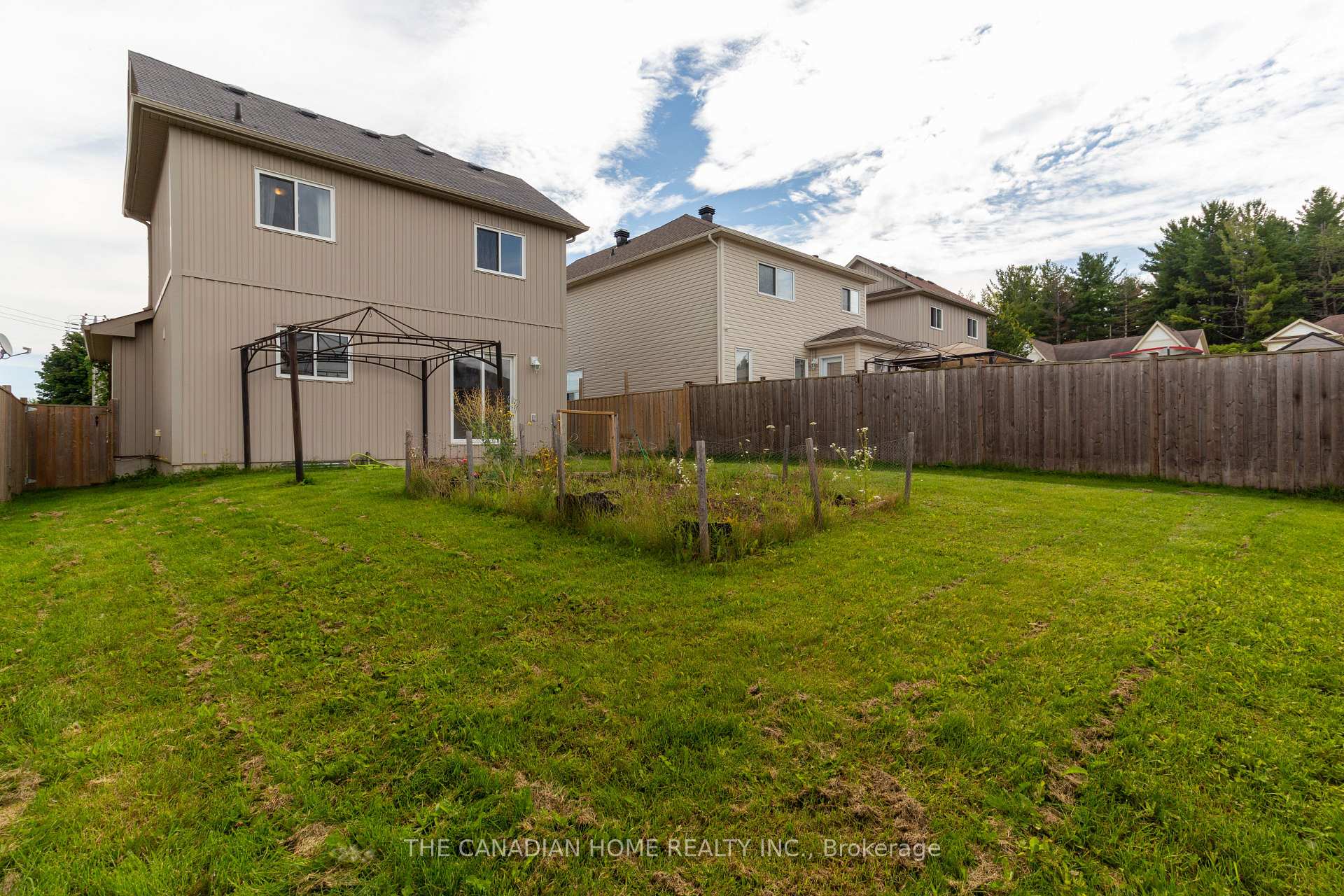 Photo 30 of 415 Orvis Crescent, Shelburne — HOMEH