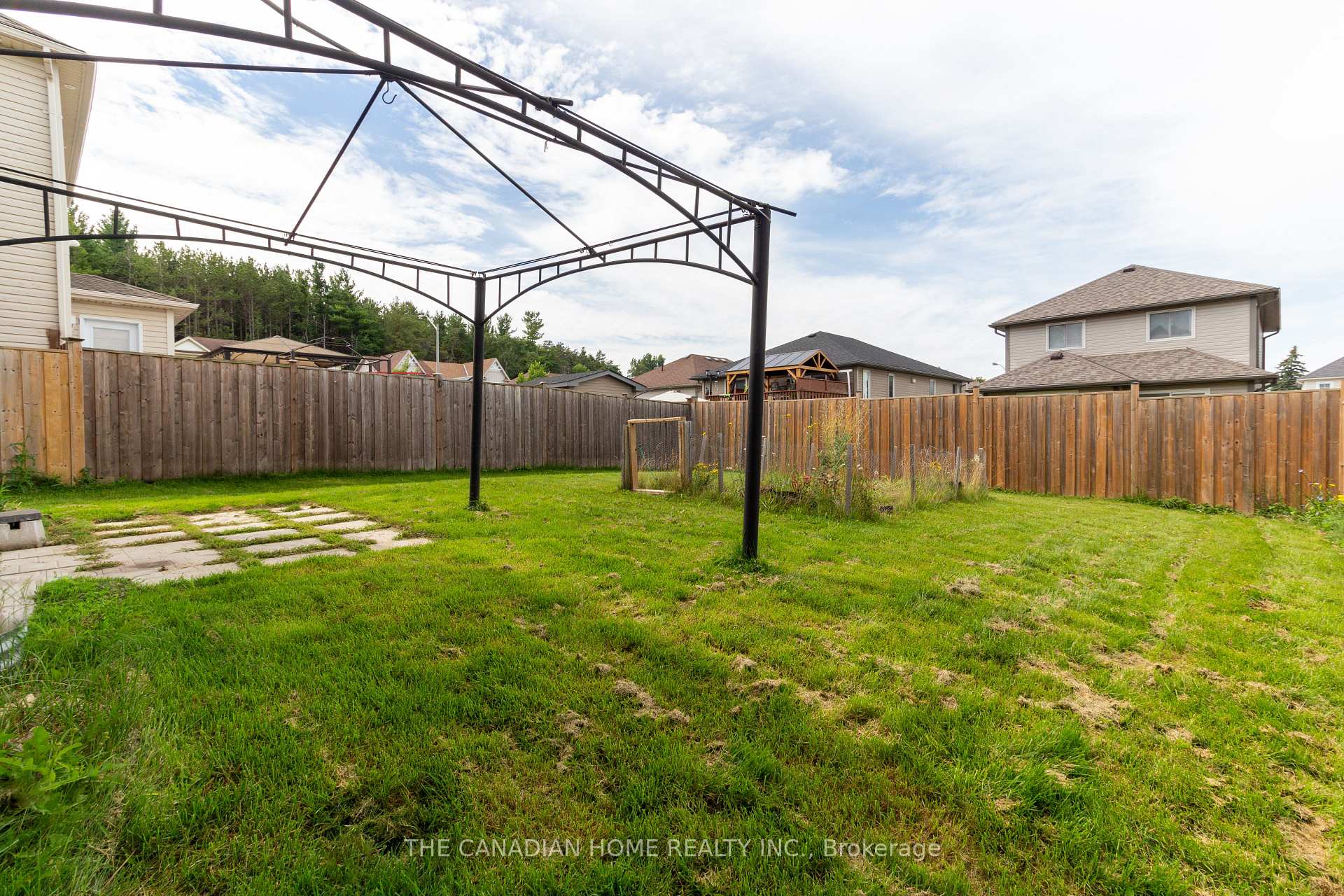 Photo 31 of 415 Orvis Crescent, Shelburne — HOMEH