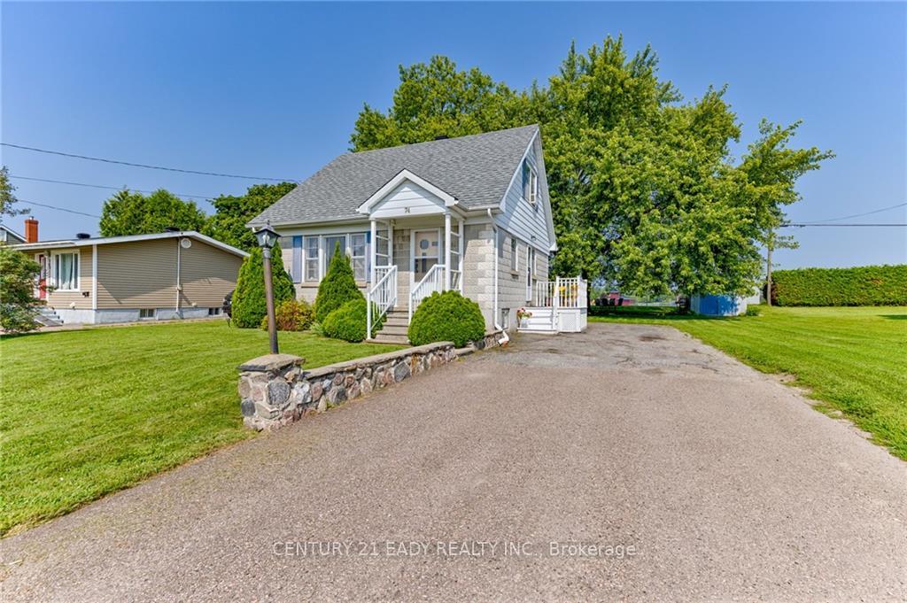Photo 1 of 74 Barnet Boulevard, Renfrew — HOMEH