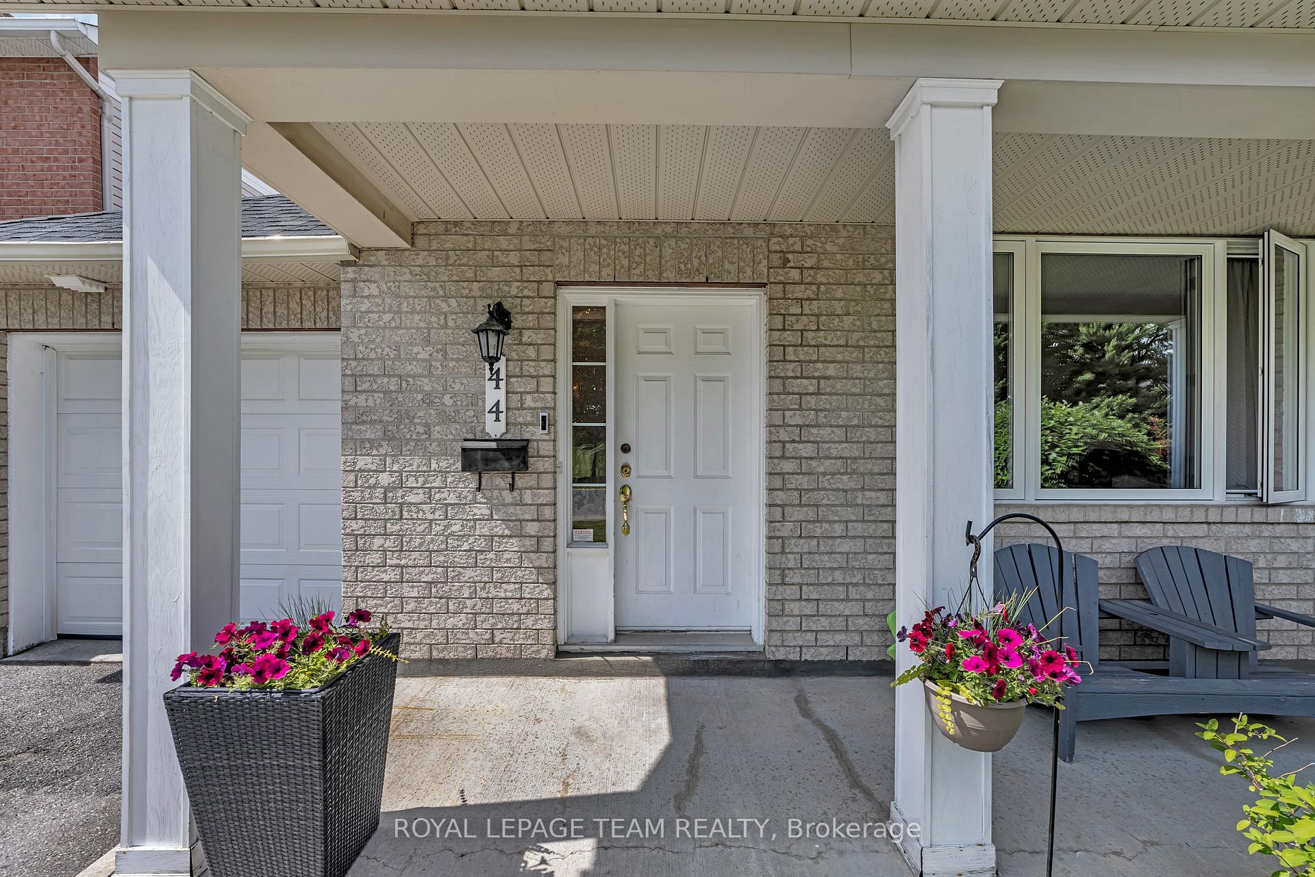 Photo 2 of 44 Chartwell Avenue, Ottawa, Craig Henry/Woodvale — HOMEH