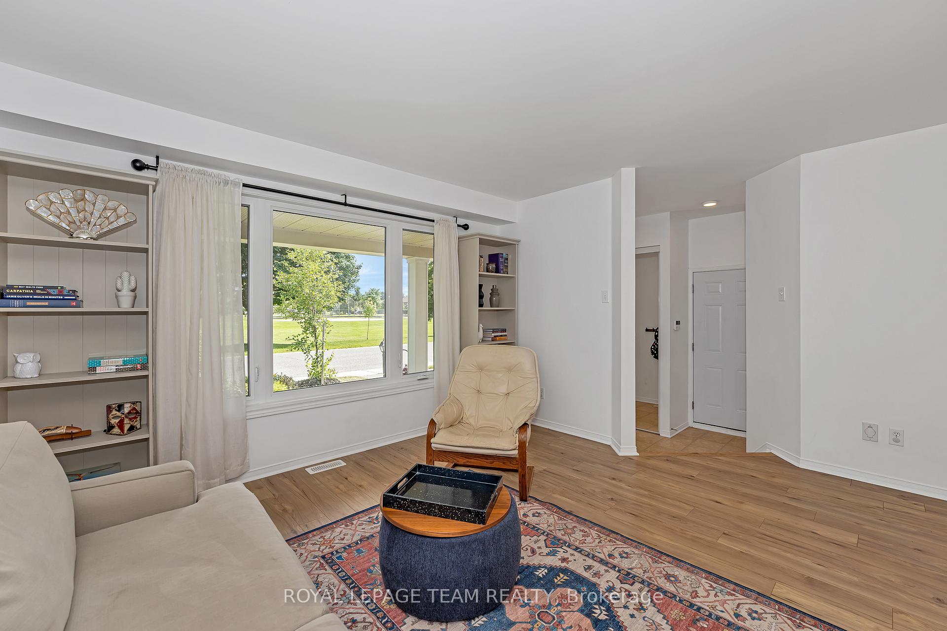 Photo 5 of 44 Chartwell Avenue, Ottawa, Craig Henry/Woodvale — HOMEH